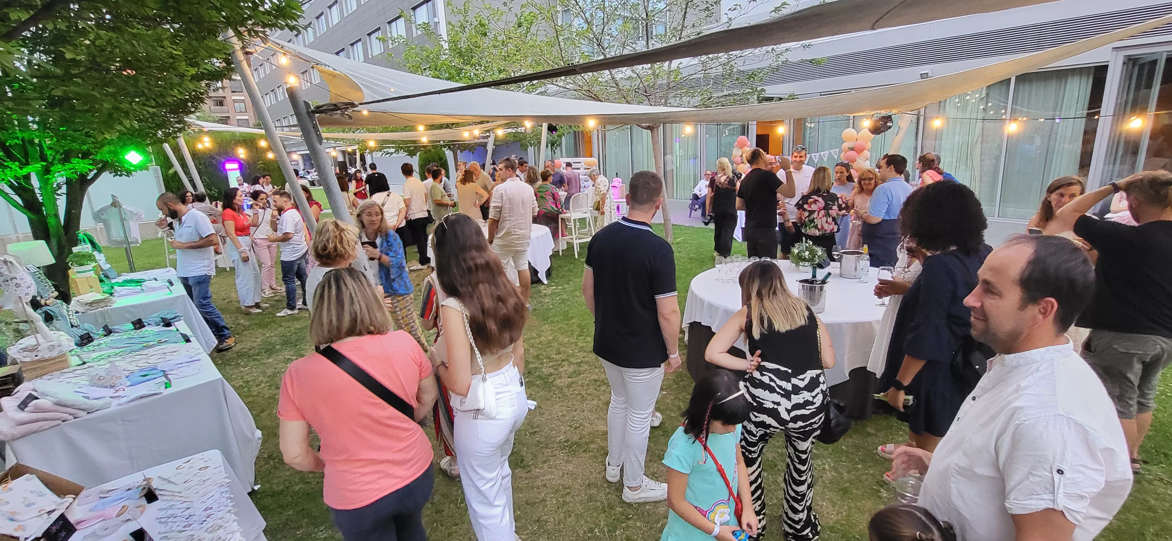 Fiesta del segundo aniversario de Cariñetes y la presentación de su colección laurentina. Foto Mercedes Manterola