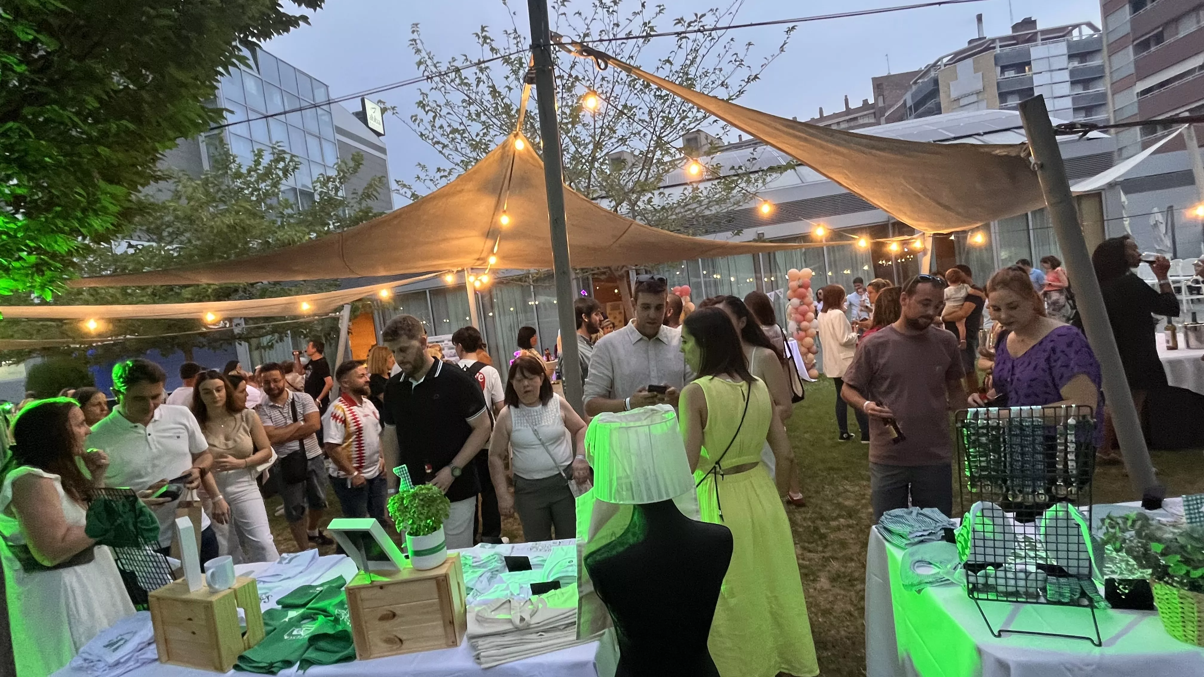 Fiesta del segundo aniversario de Cariñetes y la presentación de su colección laurentina. Foto Mercedes Manterola