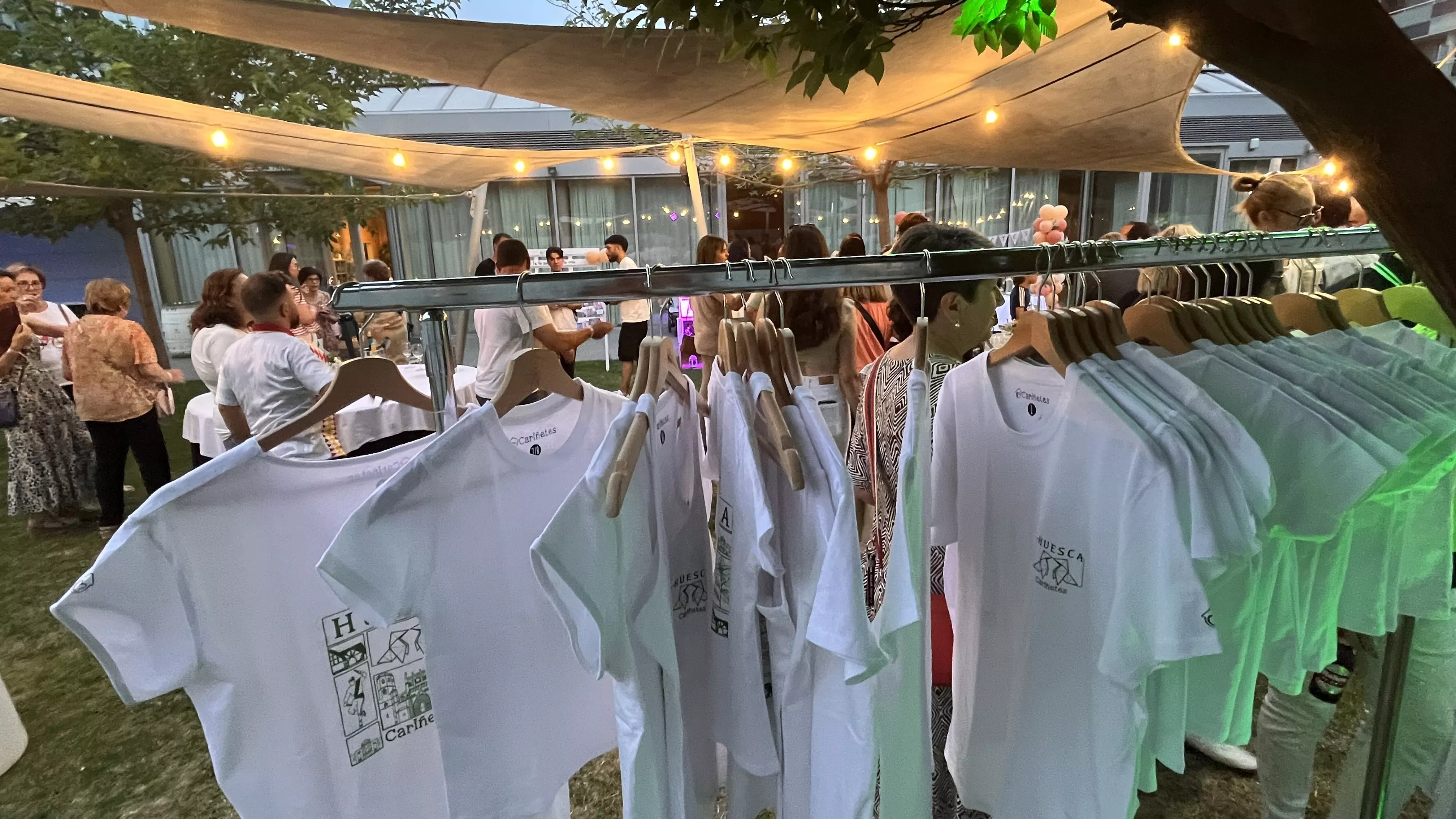 Fiesta del segundo aniversario de Cariñetes y la presentación de su colección laurentina. Foto Mercedes Manterola