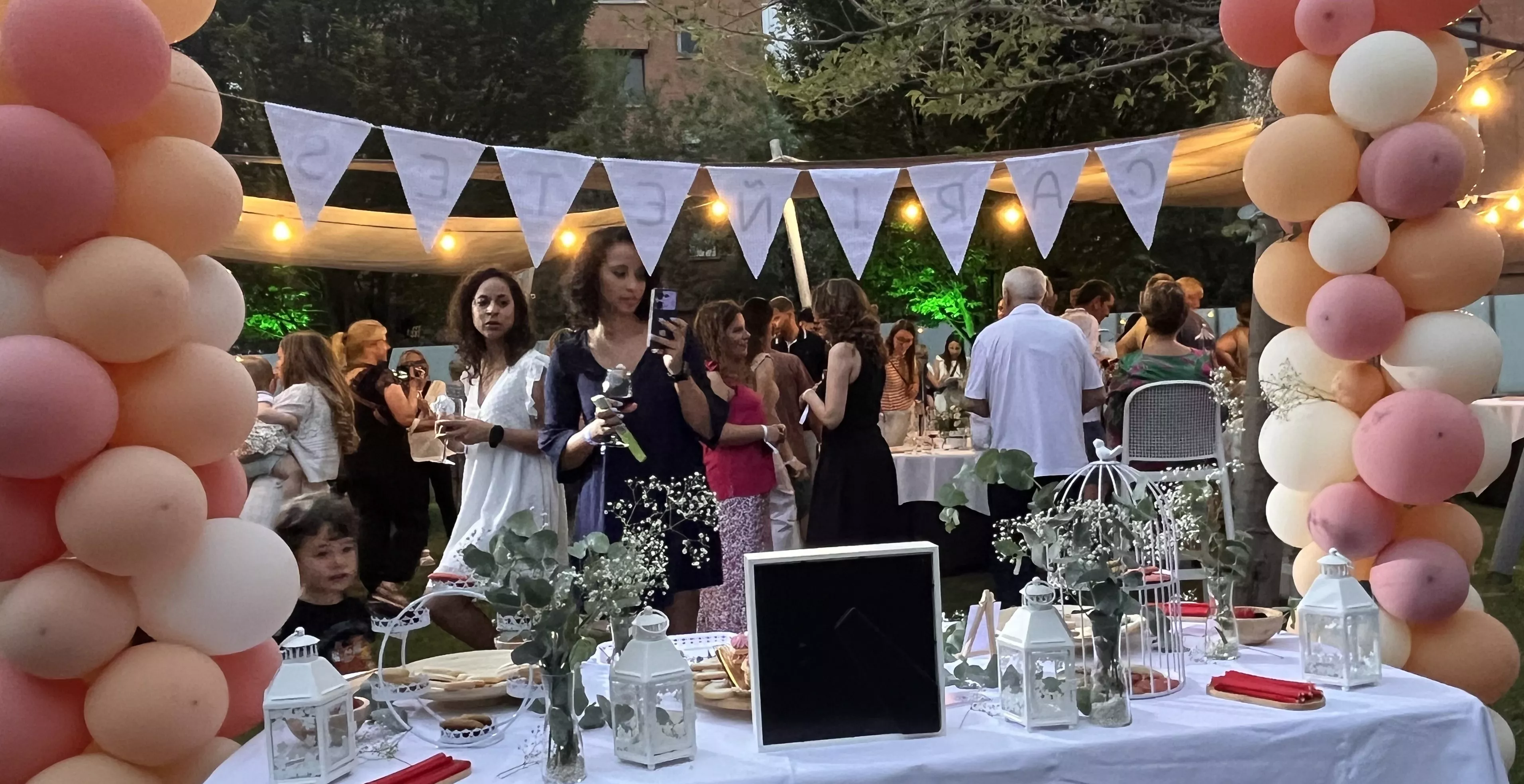 Fiesta del segundo aniversario de Cariñetes y la presentación de su colección laurentina. Foto Mercedes Manterola