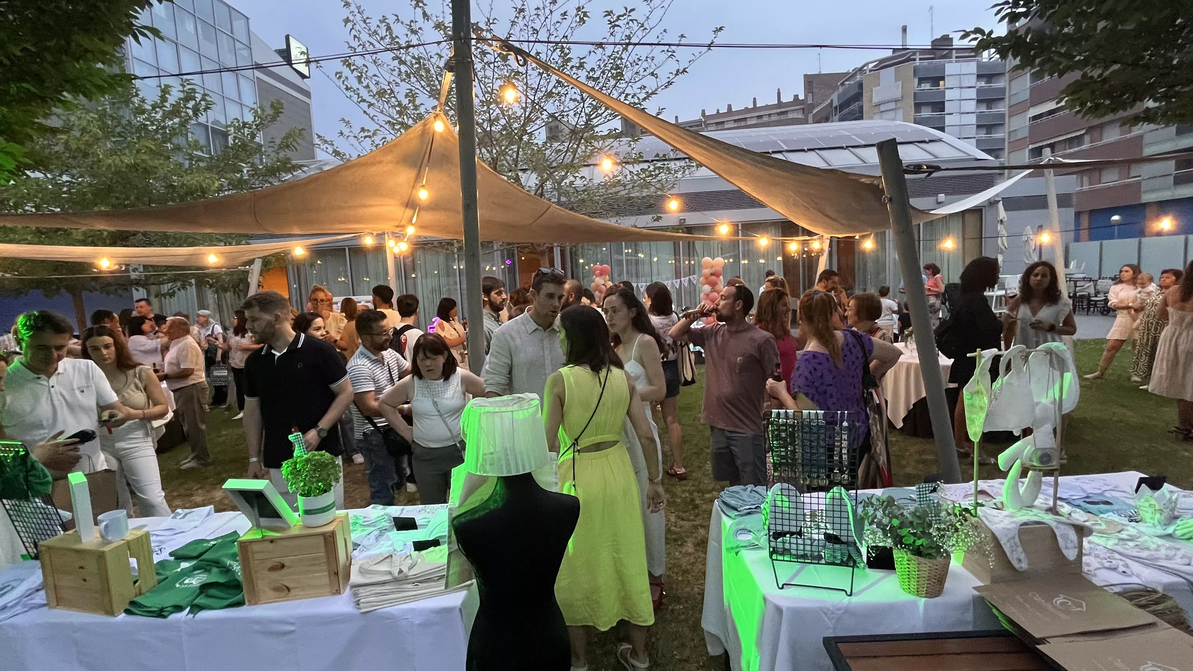 Fiesta del segundo aniversario de Cariñetes y la presentación de su colección laurentina. Foto Mercedes Manterola Fiesta del segundo aniversario de Cariñetes y la presentación de su colección laurentina. Foto Mercedes Manterola