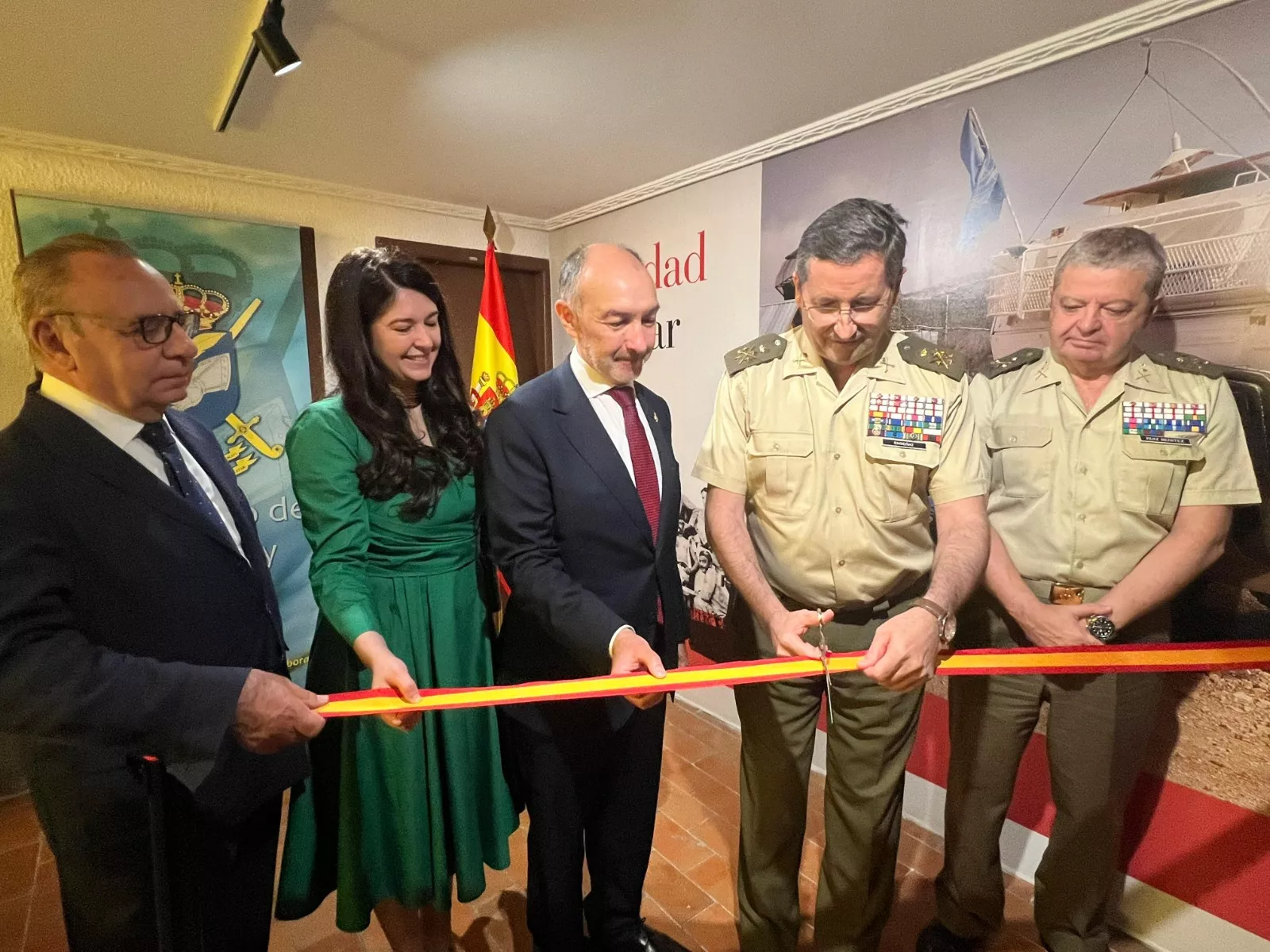 El jefe de Estado Mayor del Ejército de Tierra inaugura la sala de Sanidad Militar en la Ciudadela de Jaca.