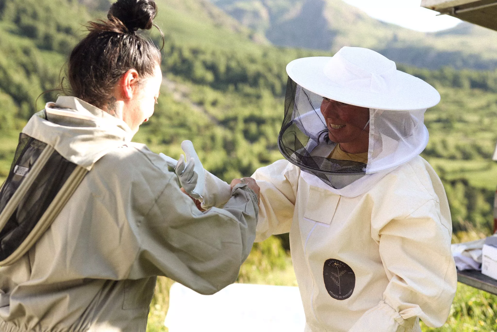Visitas ecoguiadas al Apiario de Panticosa de Sandra Víu. Foto thealpha_photography