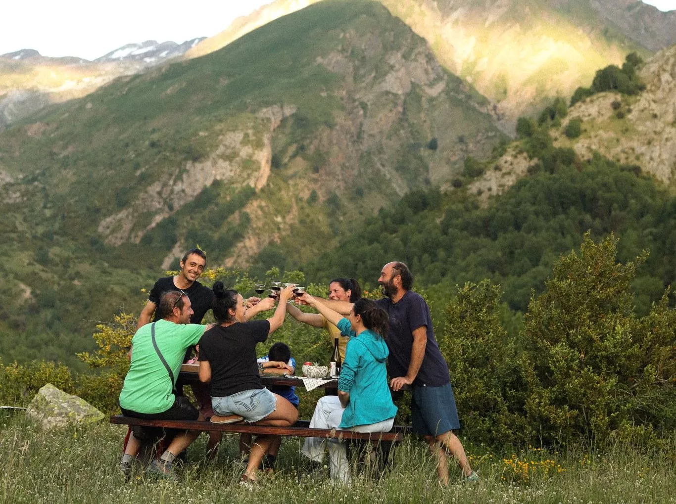 Visitas ecoguiadas al Apiario de Panticosa de Sandra Víu. Foto thealpha_photography