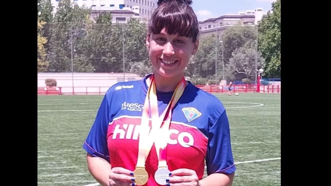 Sandra Garcia con sus dos medallas. Sandra Garcia con sus dos medallas.