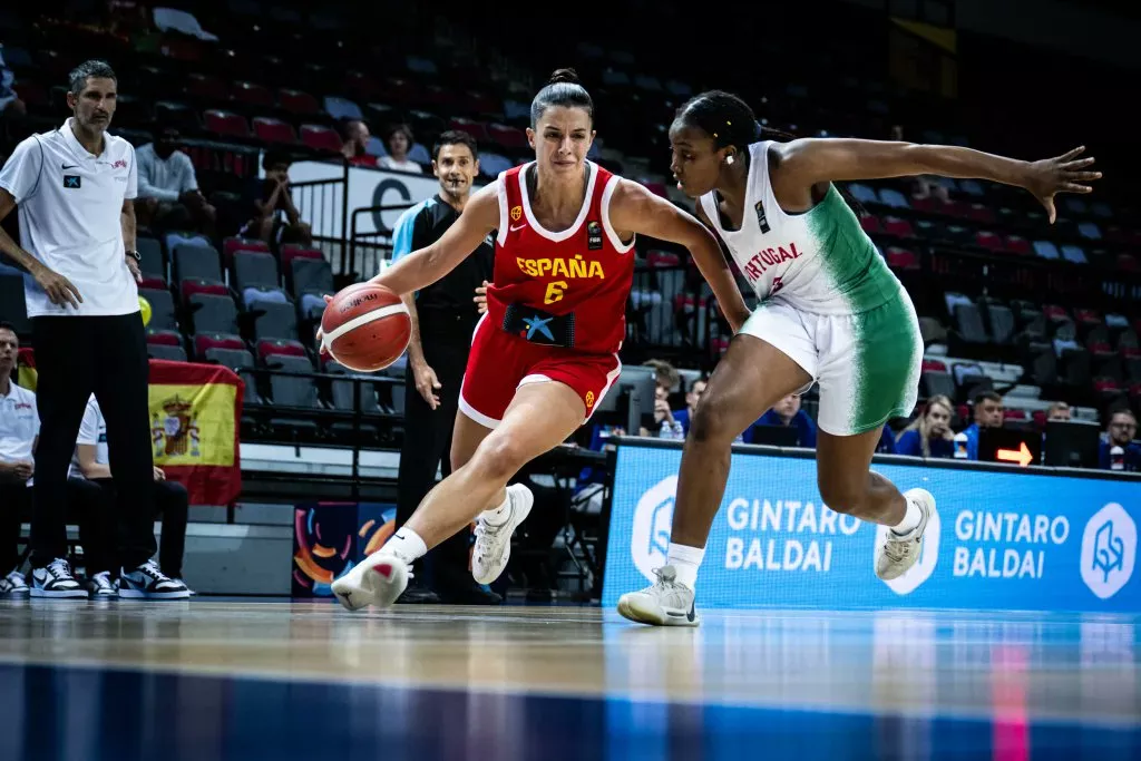 La España de Marina Mata, a octavos por la puerta grande