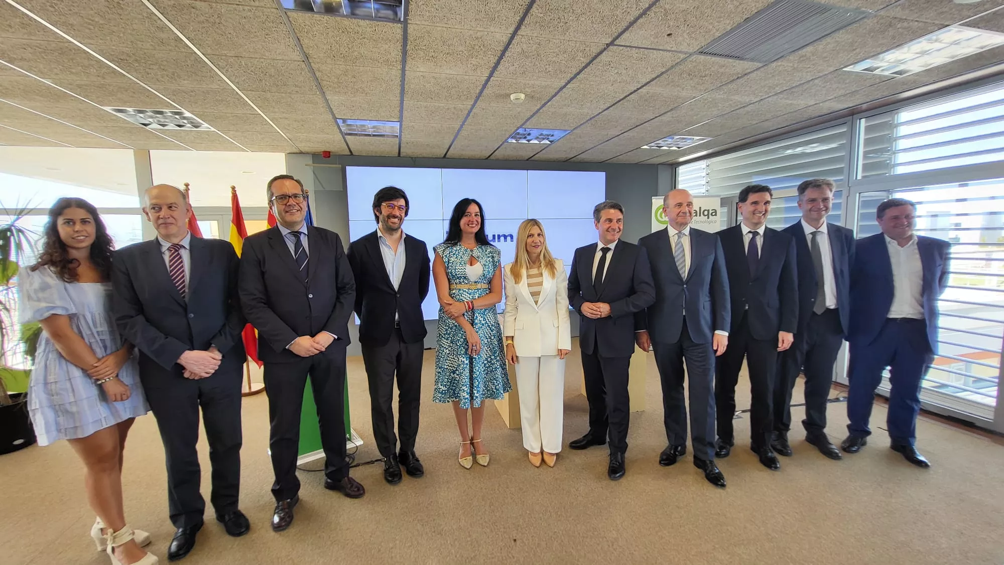 Firma de los convenios entre Inetum, Walqa y Amazon