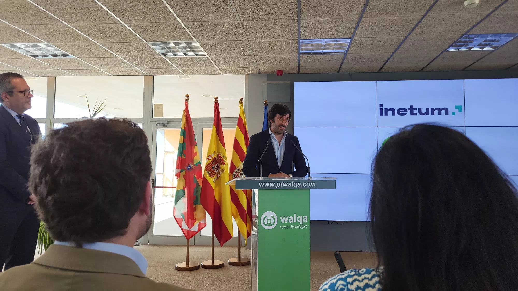 Firma de los convenios entre Inetum, Walqa y Amazon