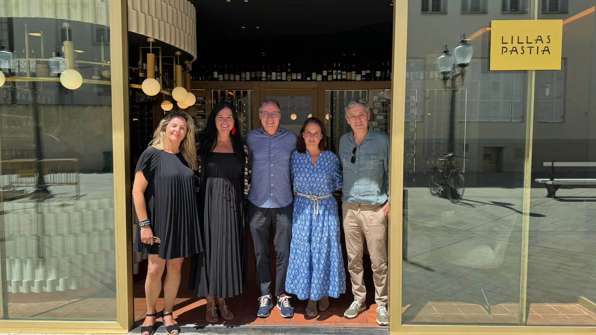 Lorena Orduna y Susana Lacostena han visitado el nuevo emplazamiento del Lillas Pastia, invitadas por Carmelo Bosque.