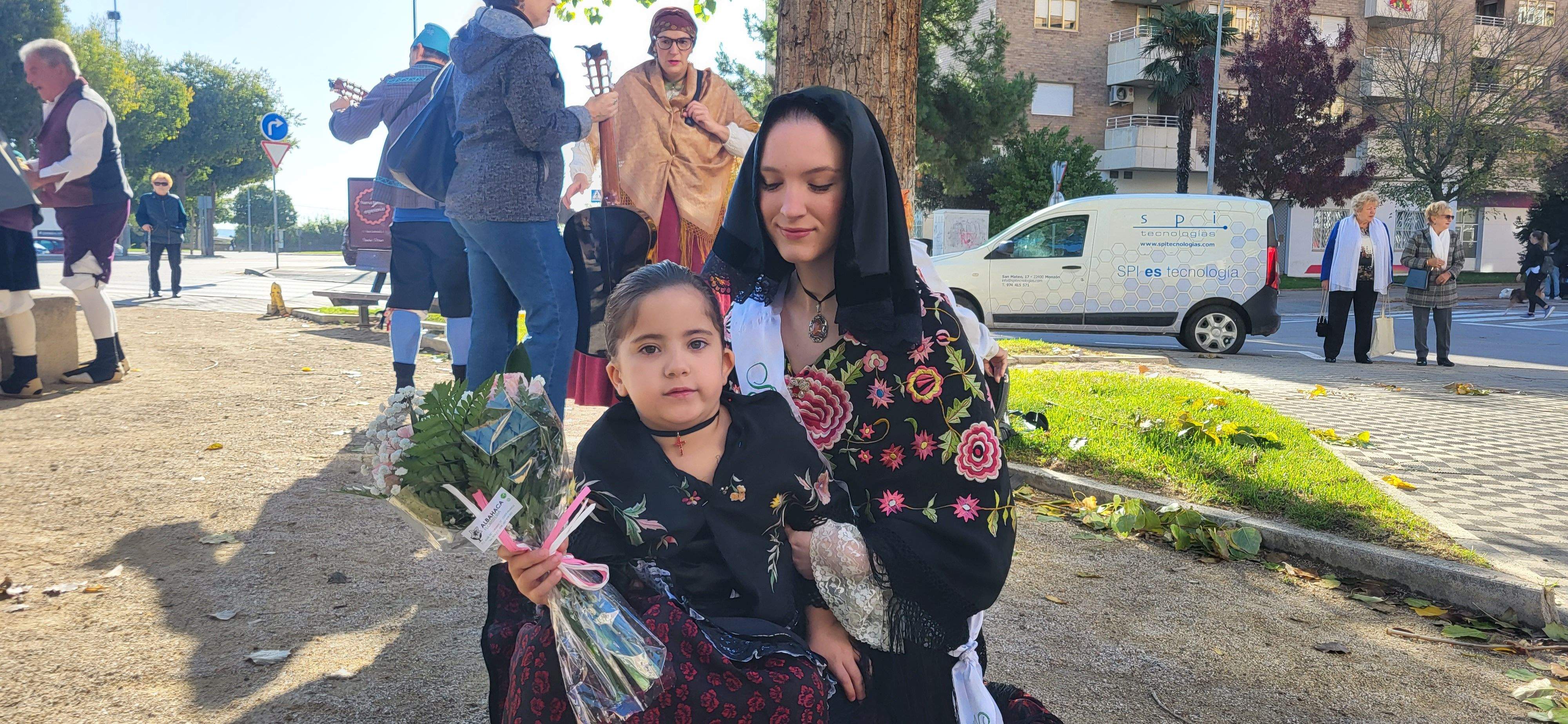 Ofrenda de flores y frutos del barrio de Santo Domingo y San Martín. Foto Myriam Martínez