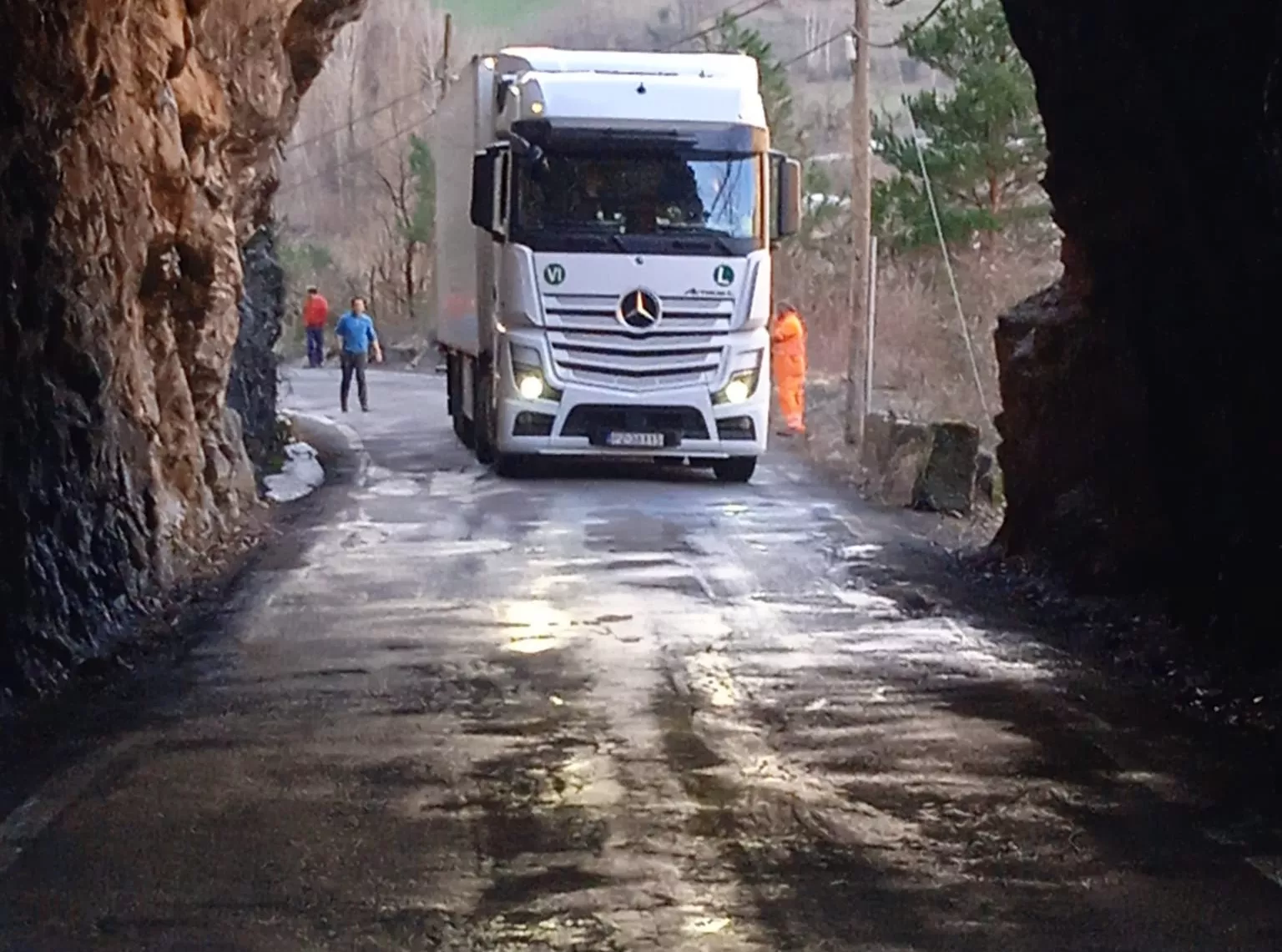 Uno de los túneles de acceso al valle de Chistau.