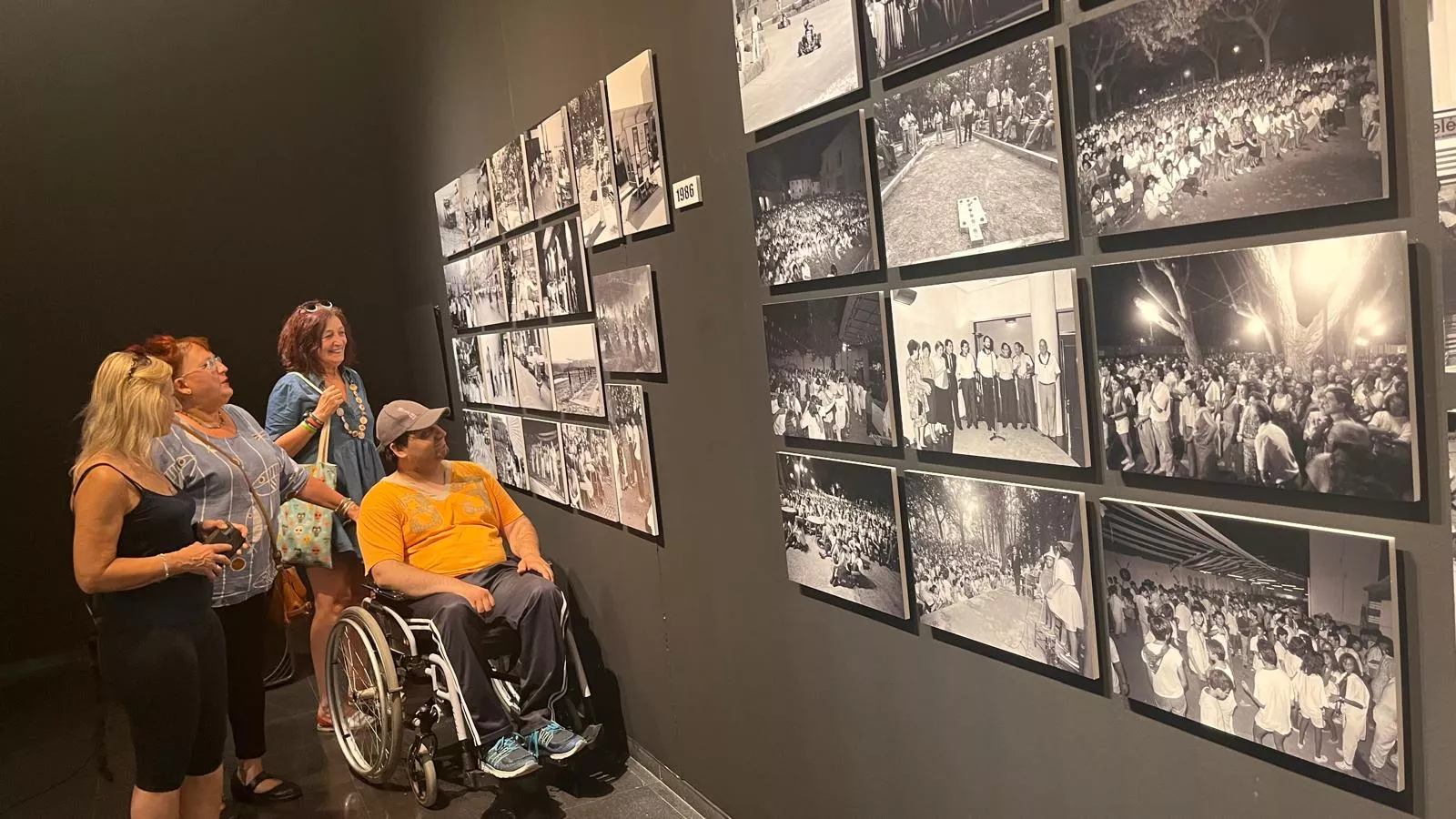 Exposición de Víctor Ibáñez 'San Lorenzo, fiestas irrepetibles'. Foto Mercedes Manterola