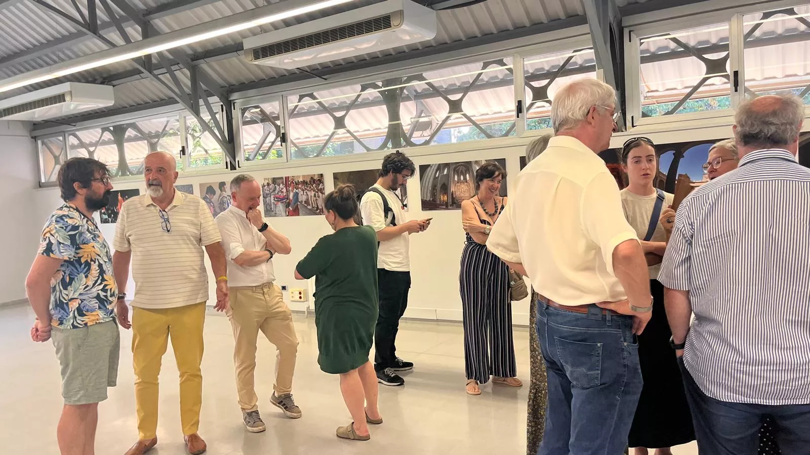 Exposición de Jacques Valat en el 60 aniversario del hermanamiento Huesca-Tarbes. Foto Mercedes Manterola