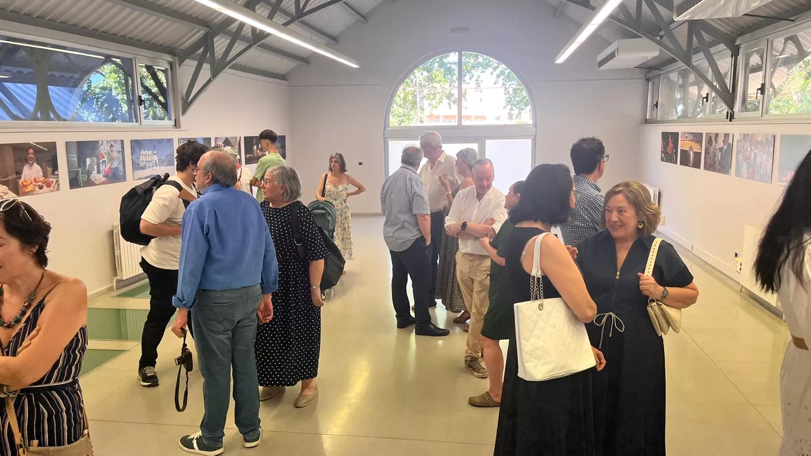 Exposición de Jacques Valat en el 60 aniversario del hermanamiento Huesca-Tarbes. Foto Mercedes Manterola