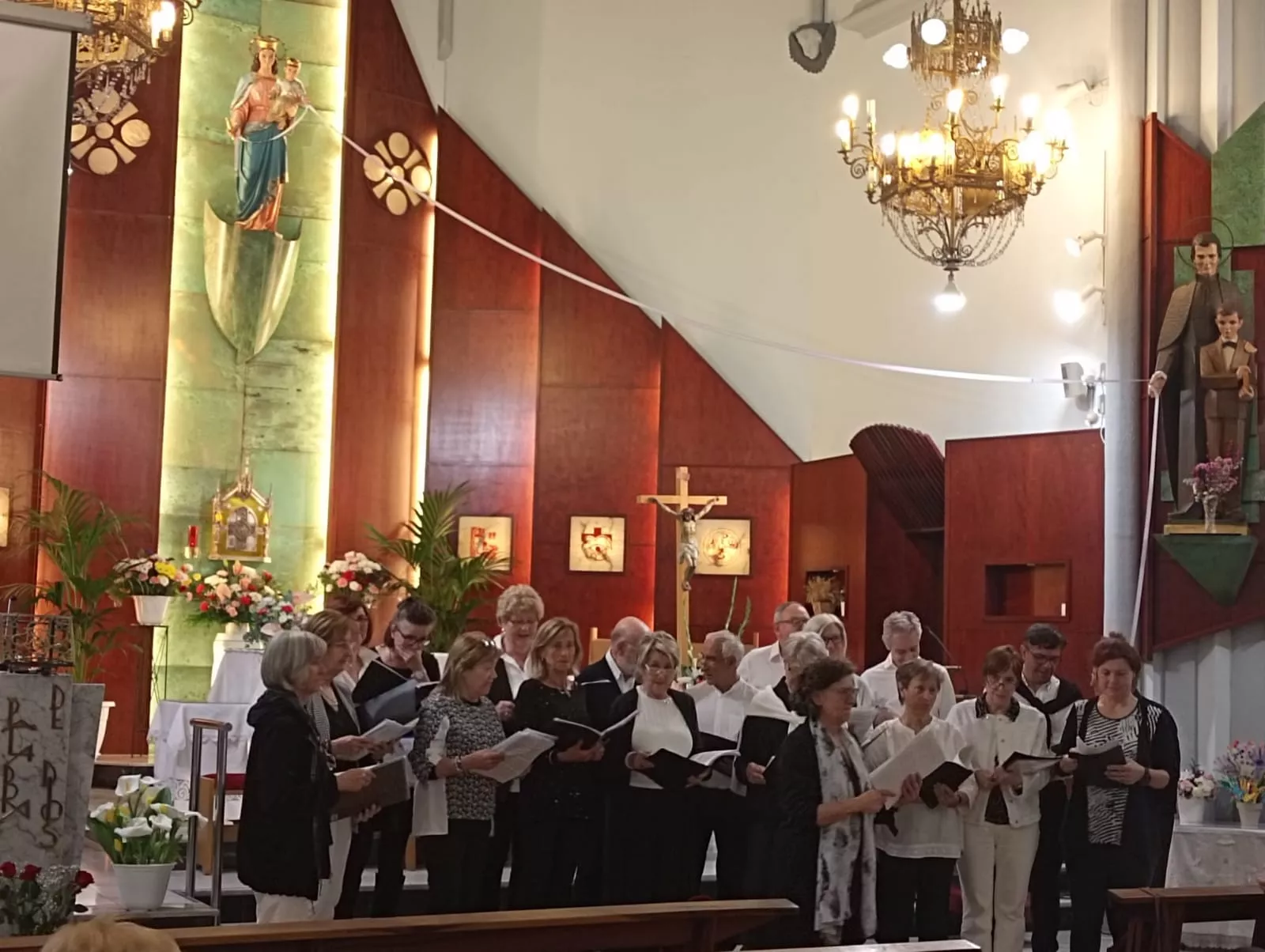 Una de las actuaciones del Coro Divertimento.