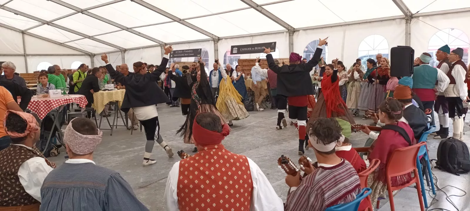 La Agrupación Folklórica Santa Cecilia en el Tour de Francia 