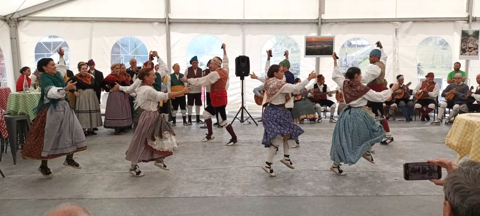 La Agrupación Folklórica Santa Cecilia en el Tour de Francia 