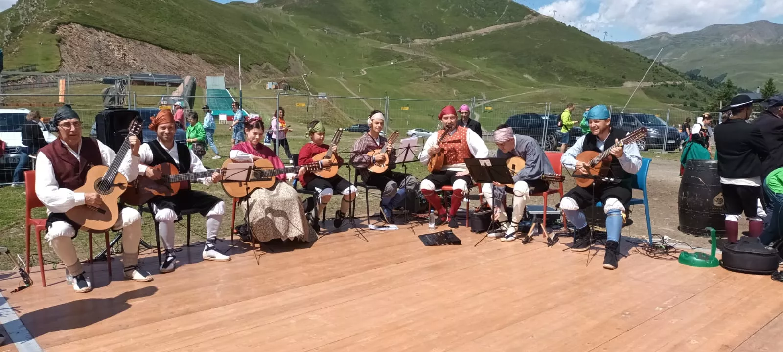 La Agrupación Folklórica Santa Cecilia en el Tour de Francia 