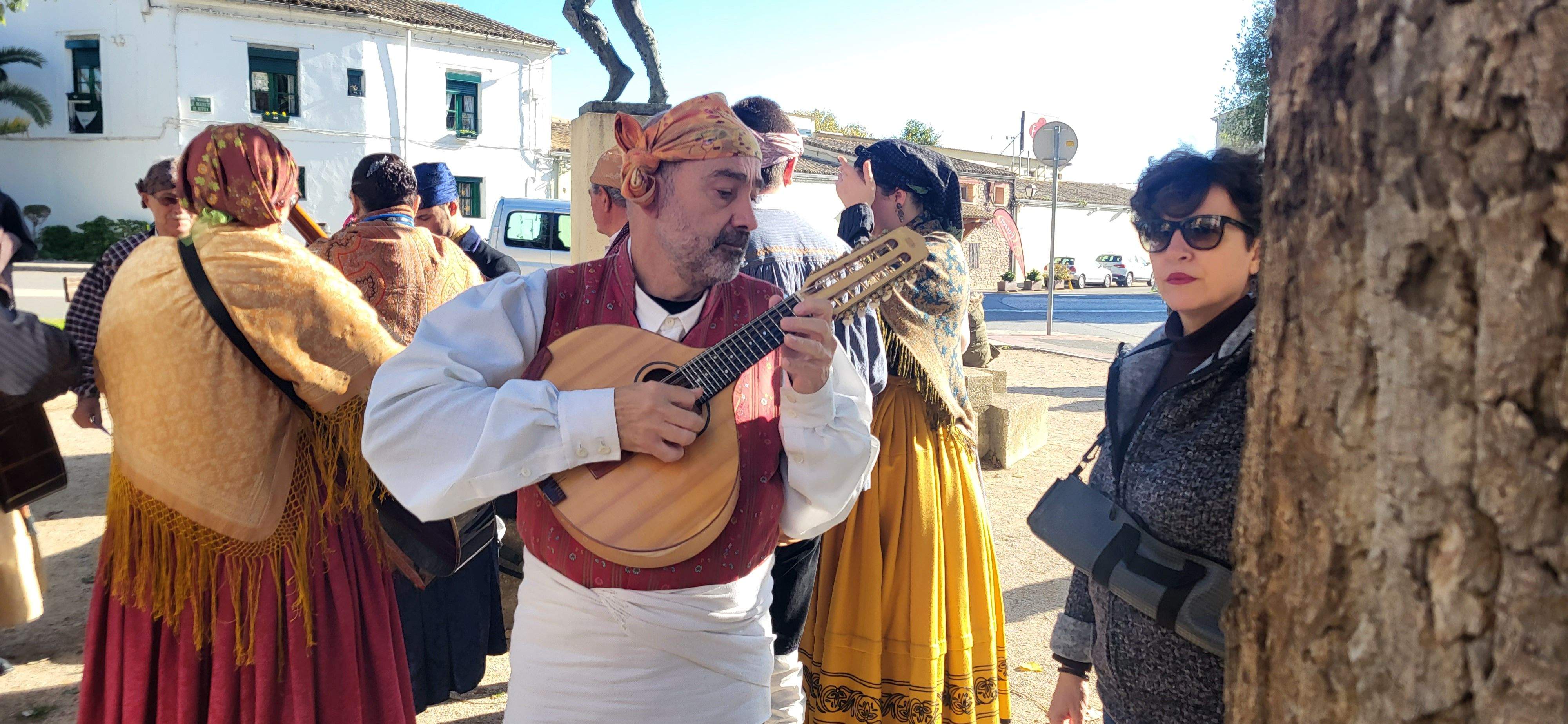 Ofrenda de flores y frutos del barrio de Santo Domingo y San Martín. Foto Myriam Martínez 