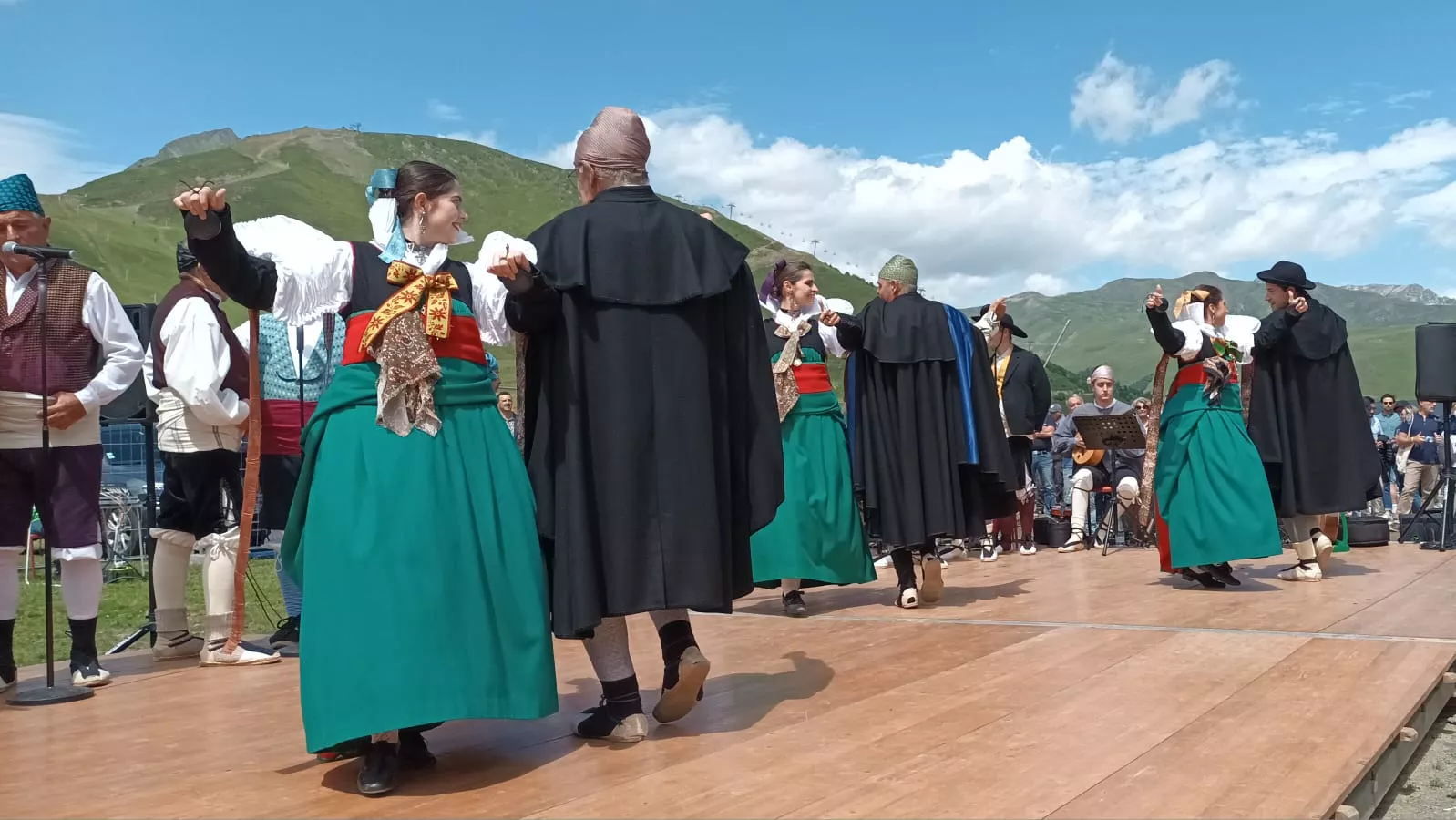La Agrupación Folklórica Santa Cecilia en el Tour de Francia 