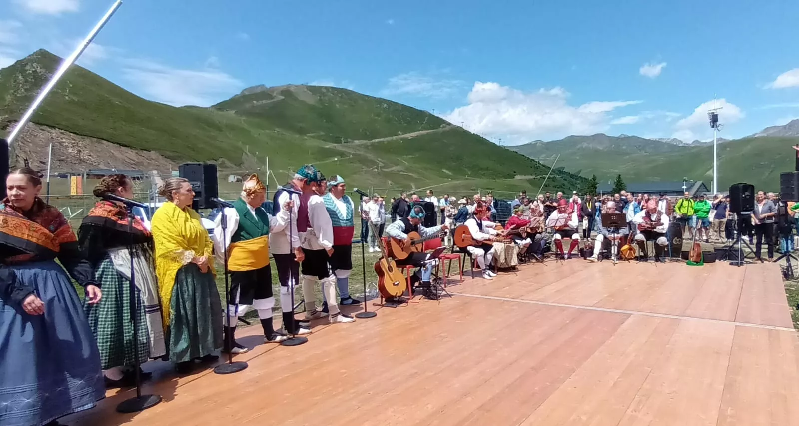 La Agrupación Folklórica Santa Cecilia en el Tour de Francia 