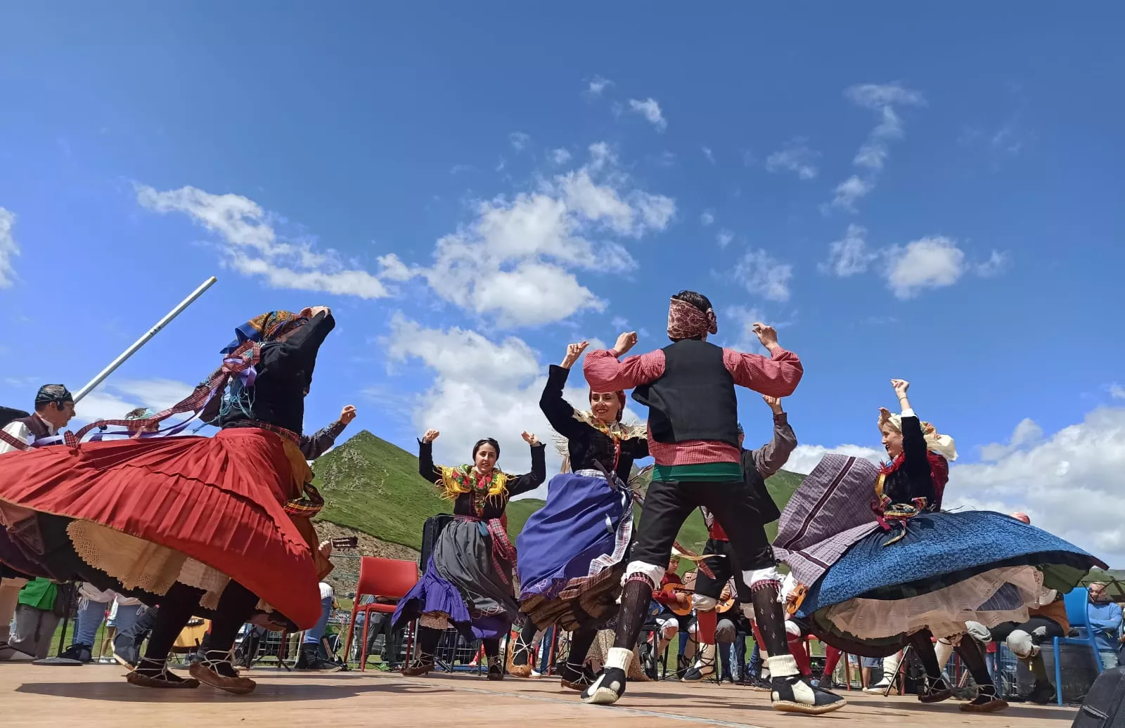 La Agrupación Folklórica Santa Cecilia en el Tour de Francia 