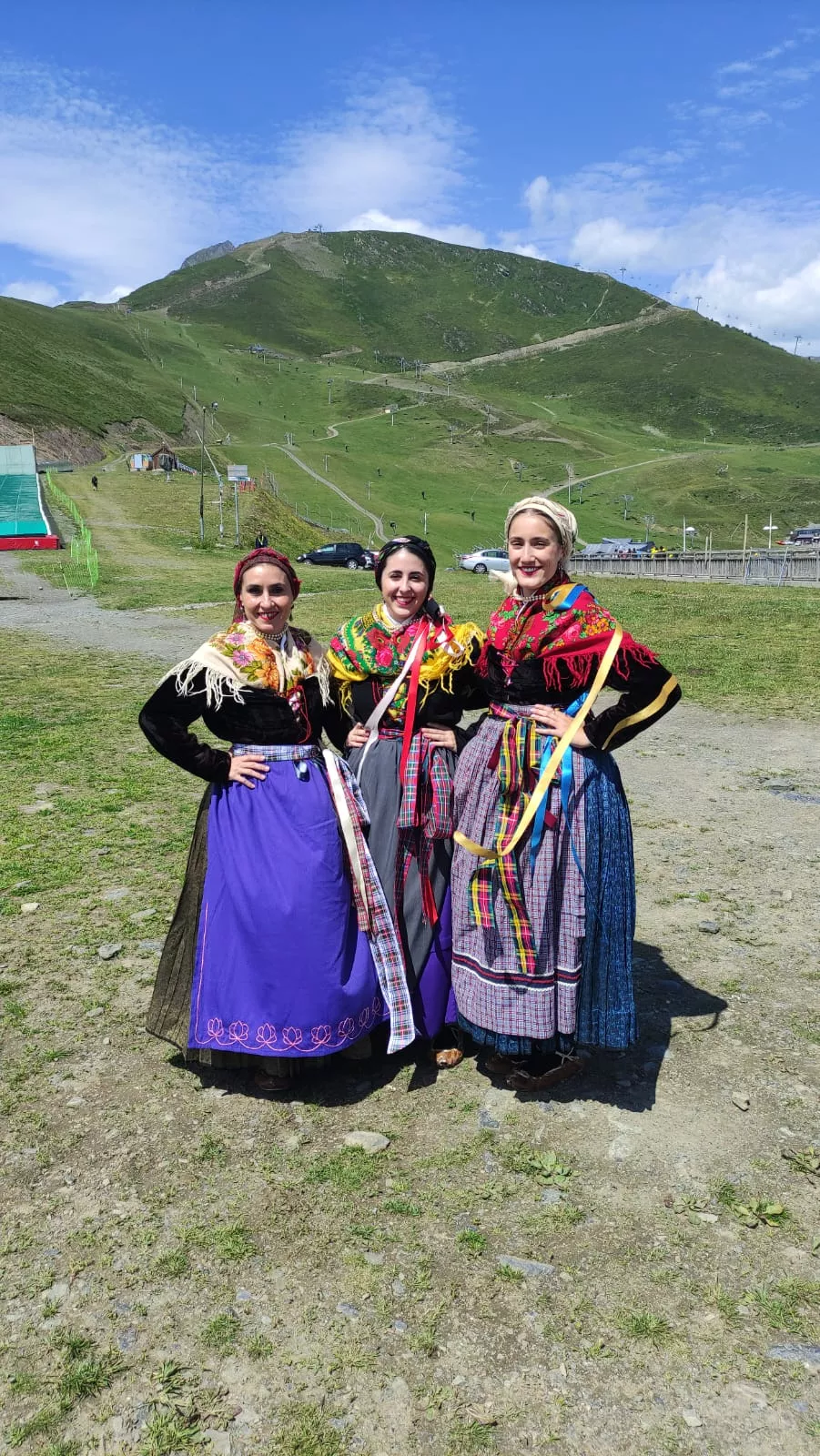 La Agrupación Folklórica Santa Cecilia en el Tour de Francia 