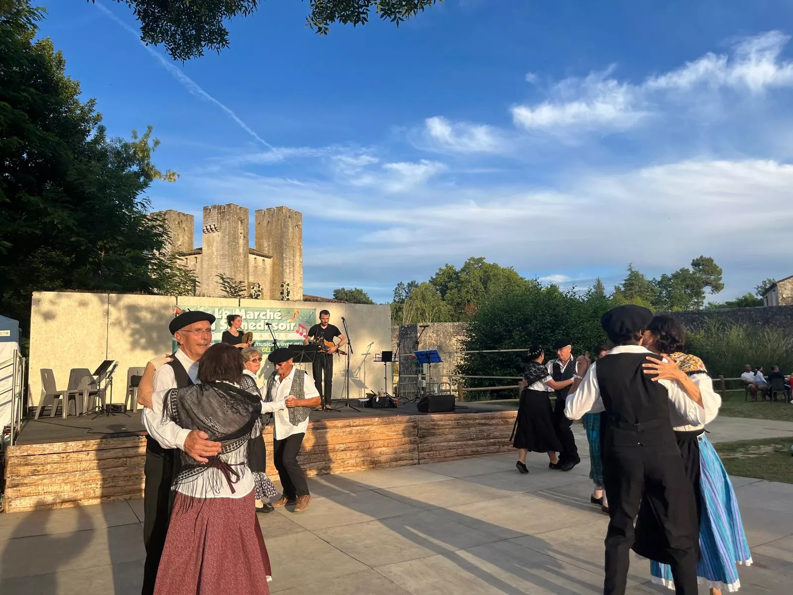 Asociación Folklórica del Somontano en Barbaste.
