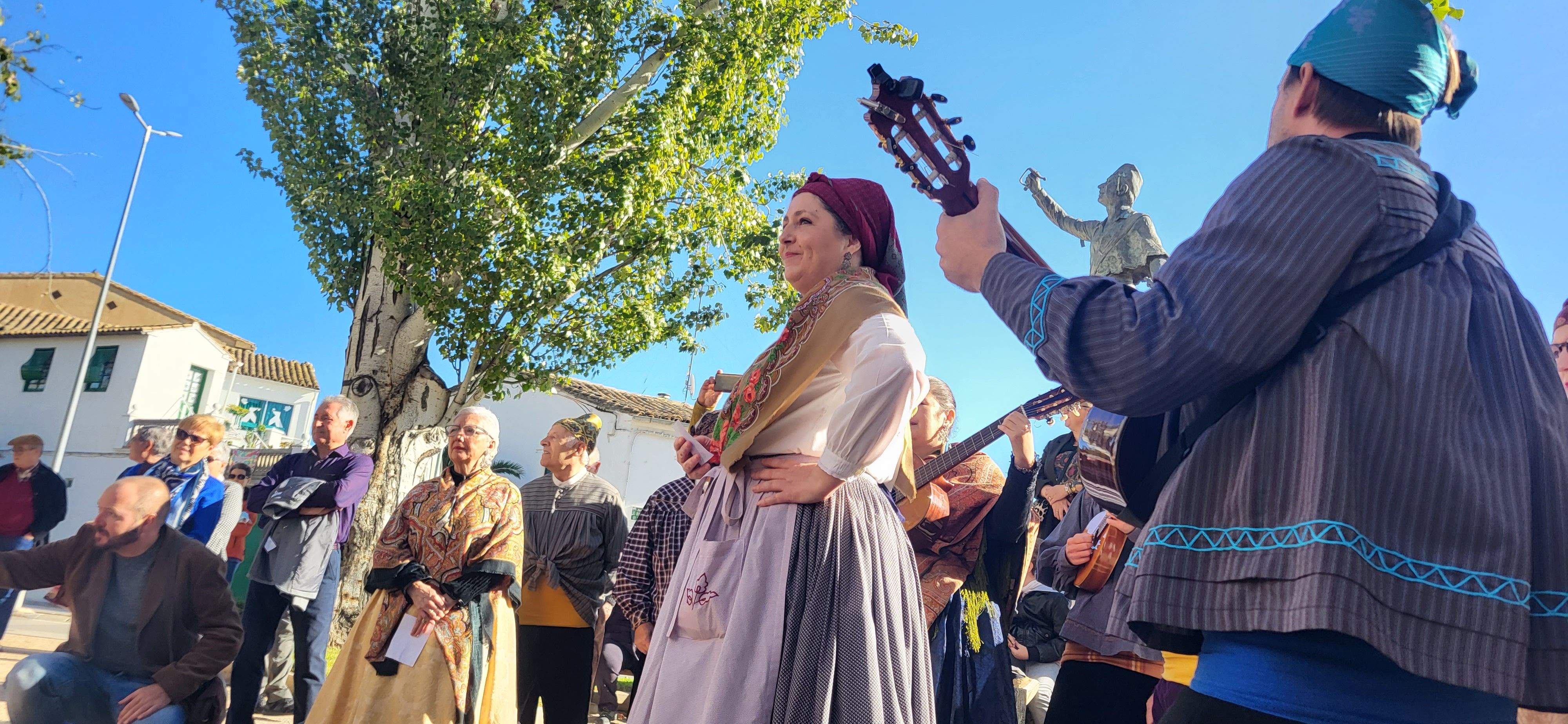 Ofrenda de flores y frutos del barrio de Santo Domingo y San Martín. Foto Myriam Martínez 