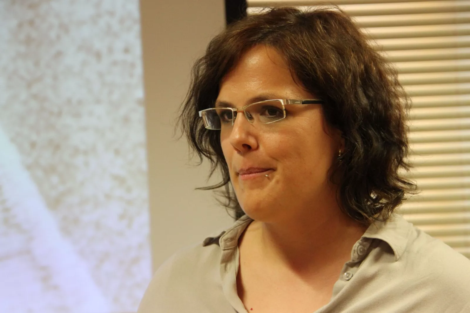 Charla de Joana Masó en Sariñena. Foto Carlos Neofato 