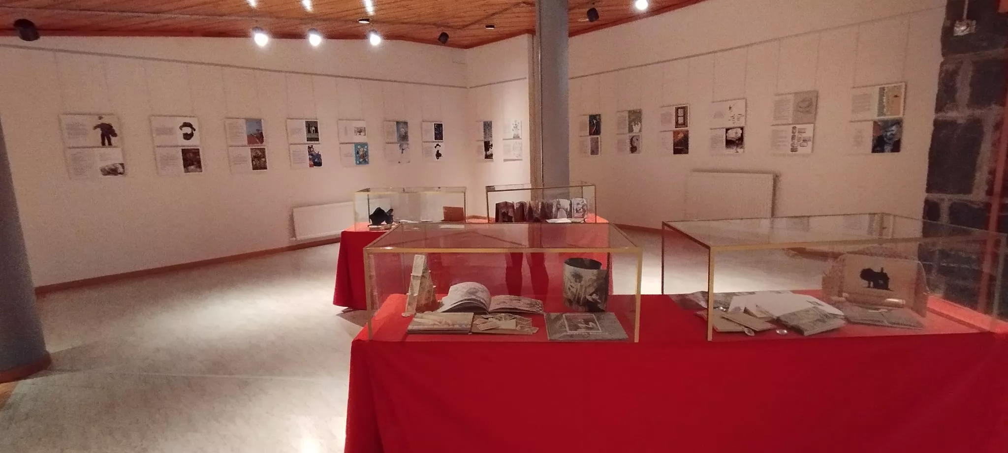 Exposición "A lápiz y con sombrero" en Jaca.