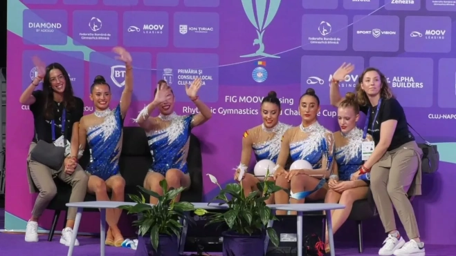 La sonrisa de felicidad tras el ejercicio mixto La sonrisa de felicidad tras el ejercicio mixto