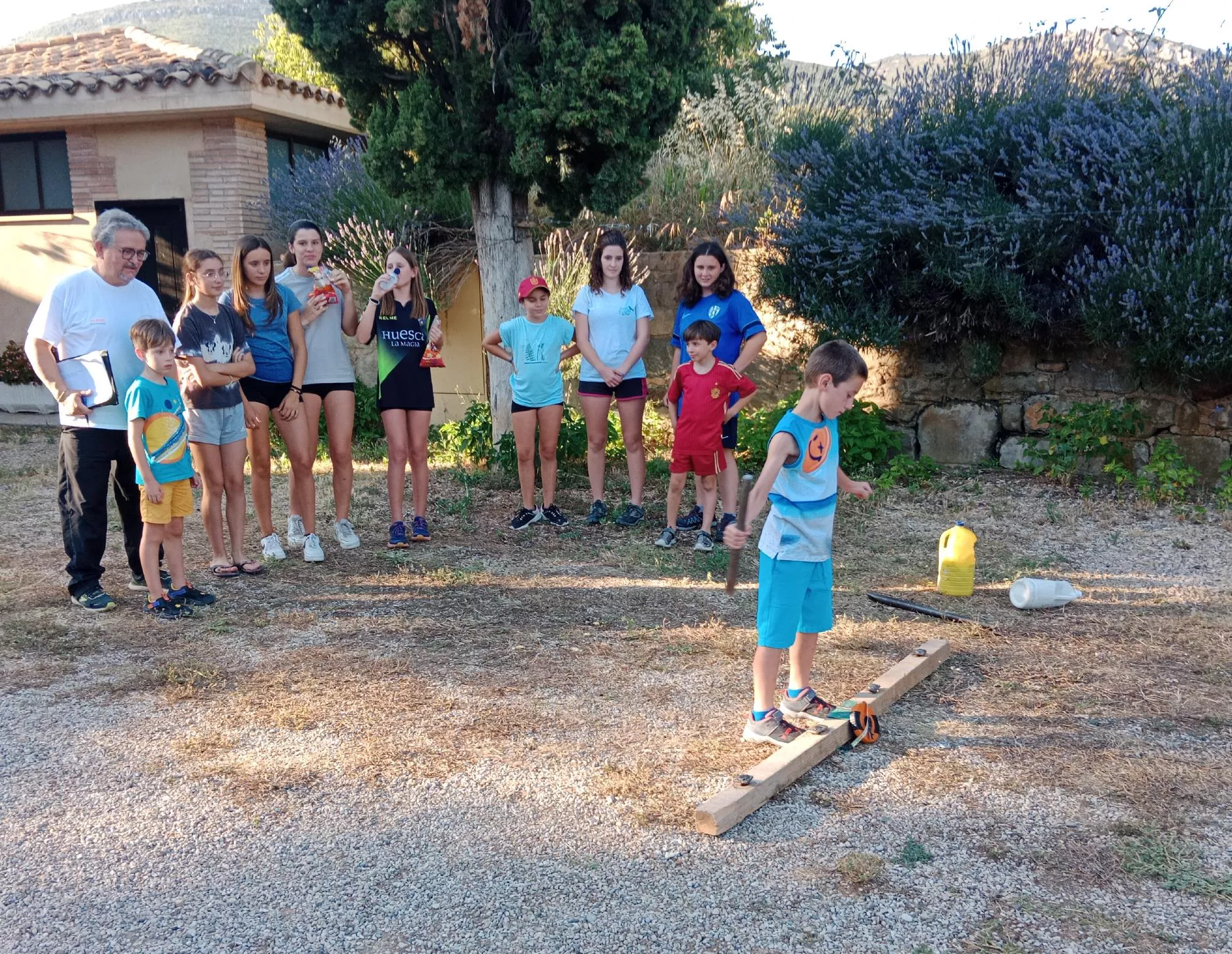 juegos tradicionales en el Viñedo. barra aragonesa. juegos tradicionales en el Viñedo. barra aragonesa.
