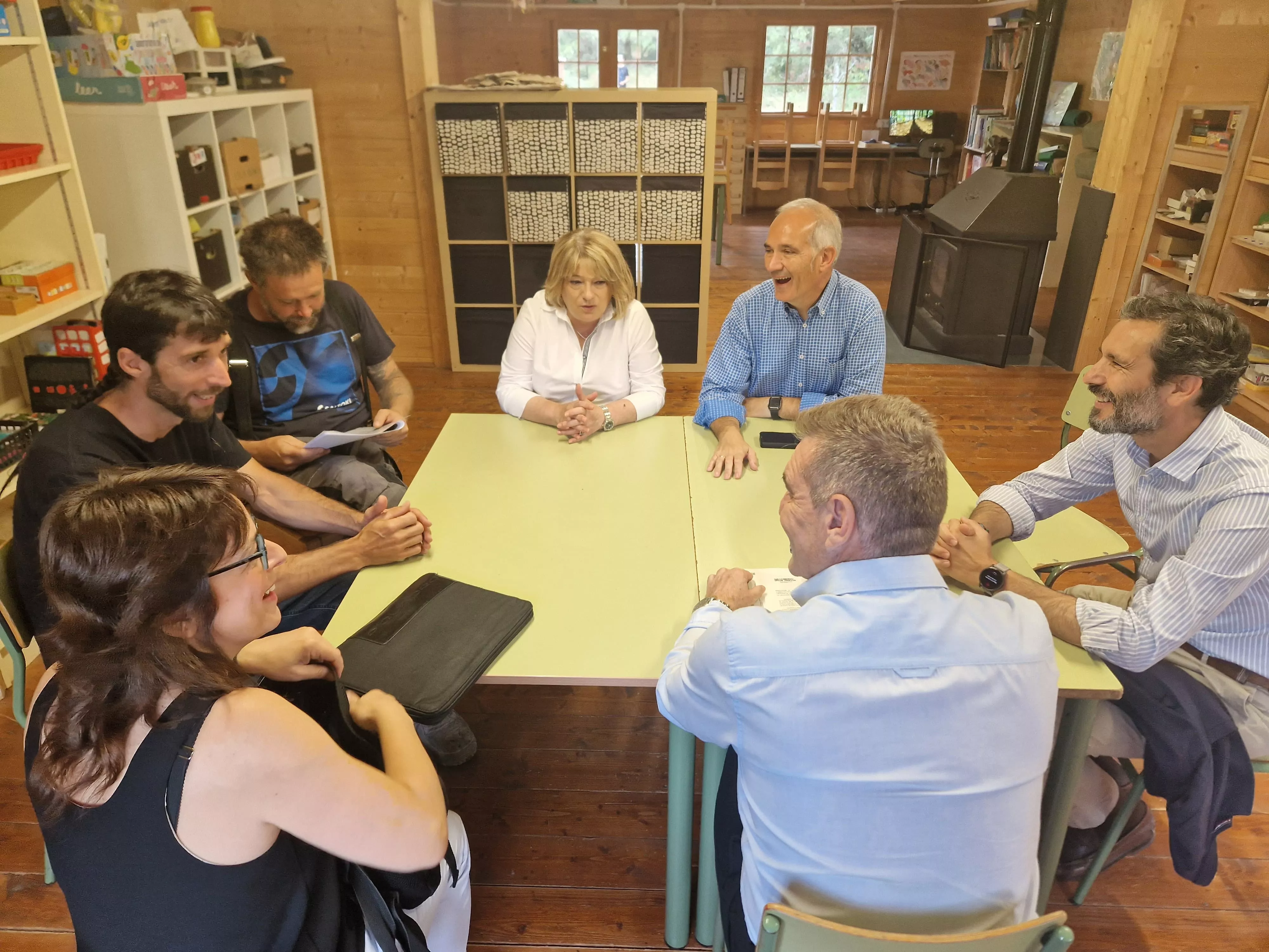  Visita de la consejera de Educación a Caneto.