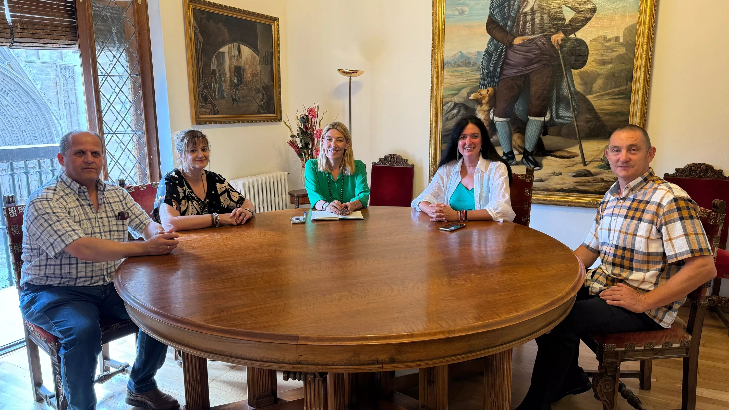 Reunión de Lorena Orduna y Marta Escartín con Autismo Huesca.