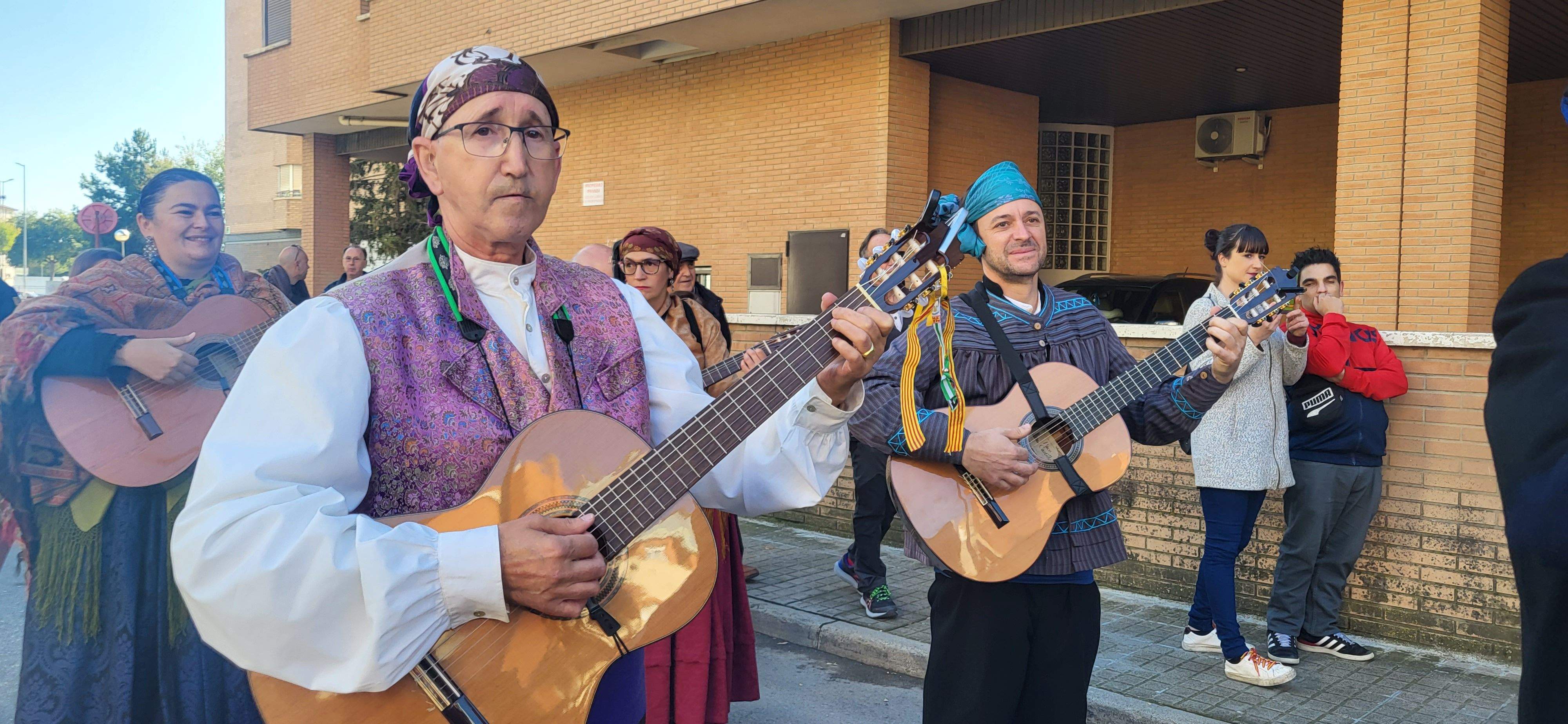 Ofrenda de flores y frutos del barrio de Santo Domingo y San Martín. Foto Myriam Martínez 