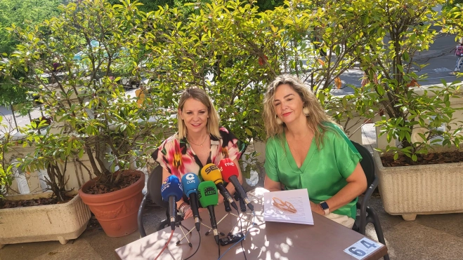 Nuria Mur y Susana Lacostena. Nuria Mur y Susana Lacostena.