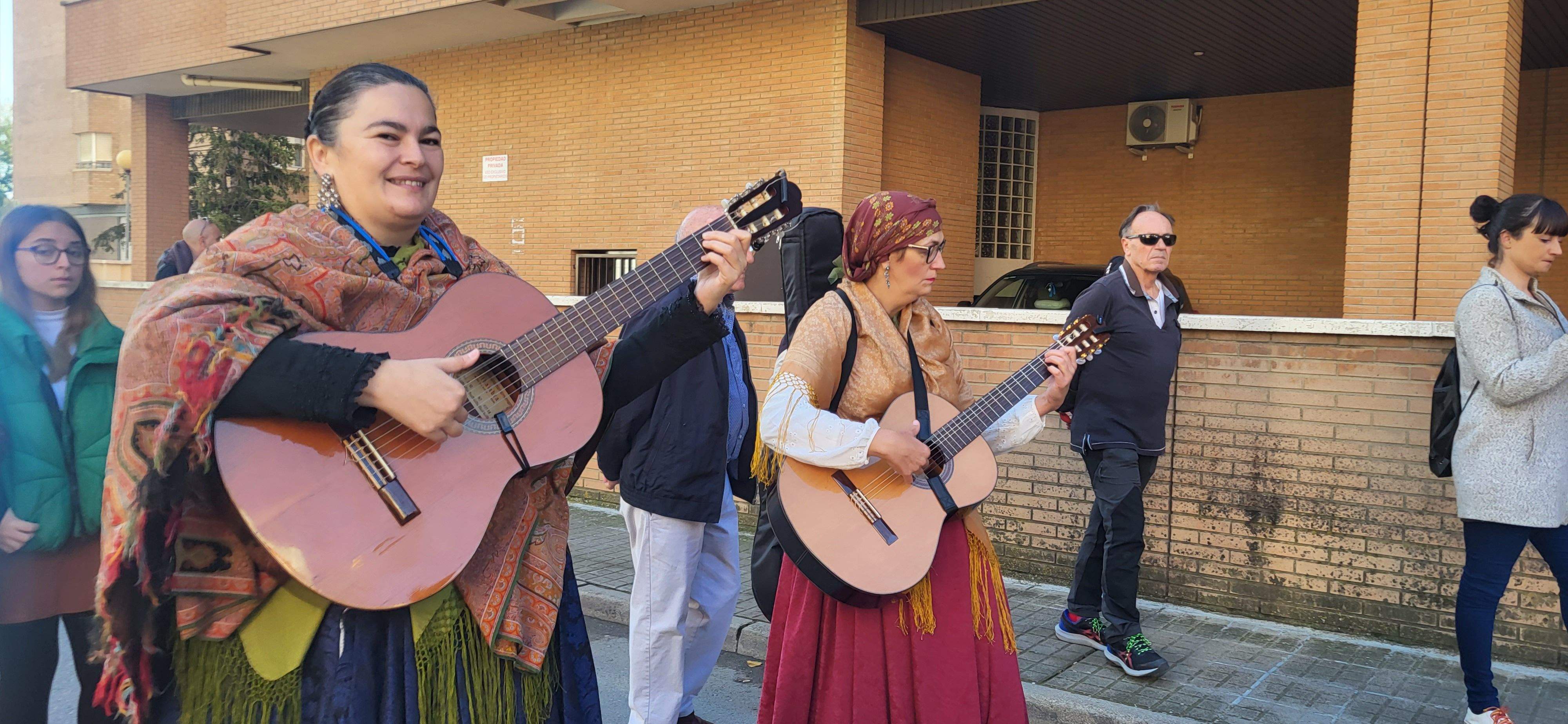 Ofrenda de flores y frutos del barrio de Santo Domingo y San Martín. Foto Myriam Martínez 
