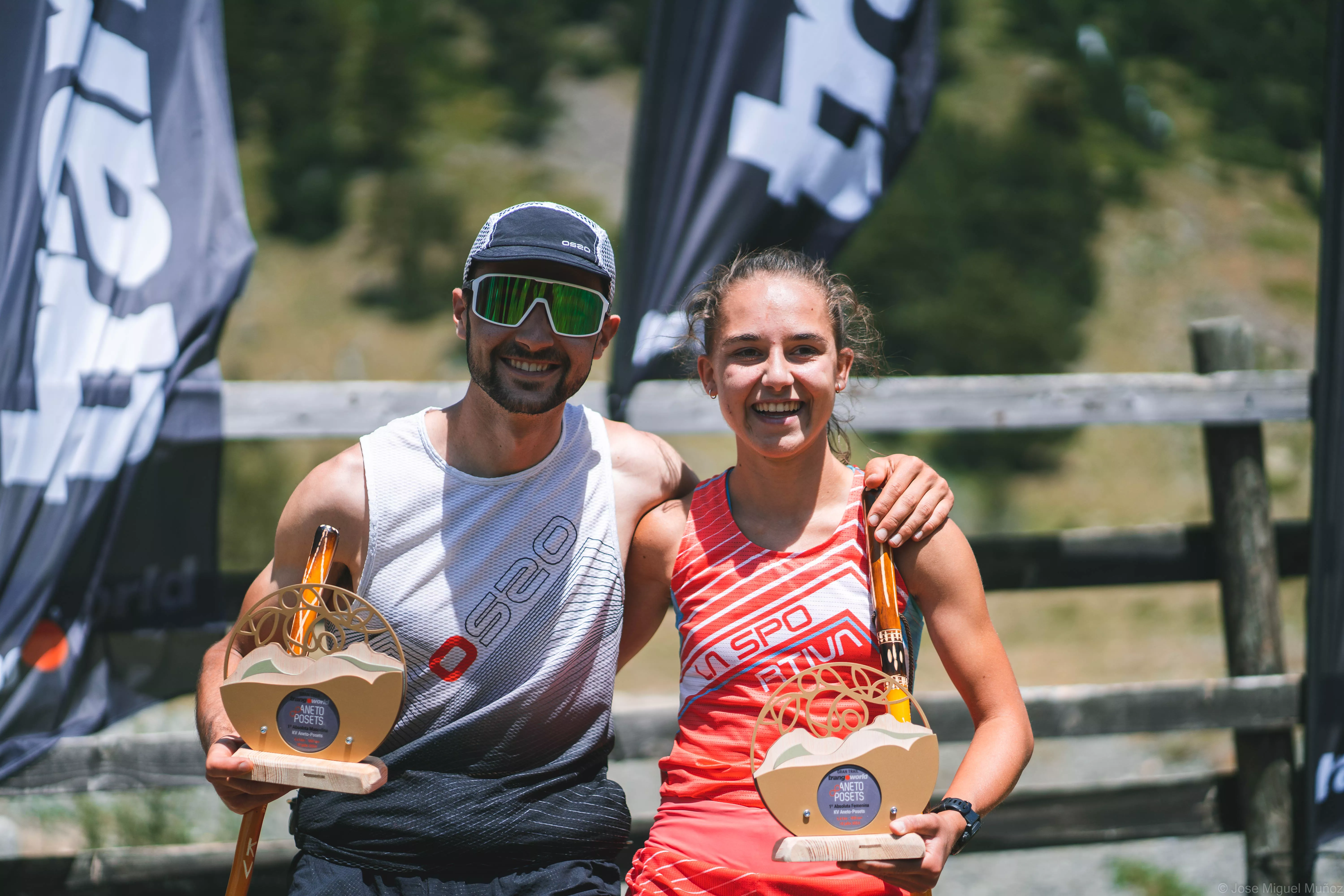 Izquierdo y Cabestre, en el podio de los campeones. @josemiguelmunoze 