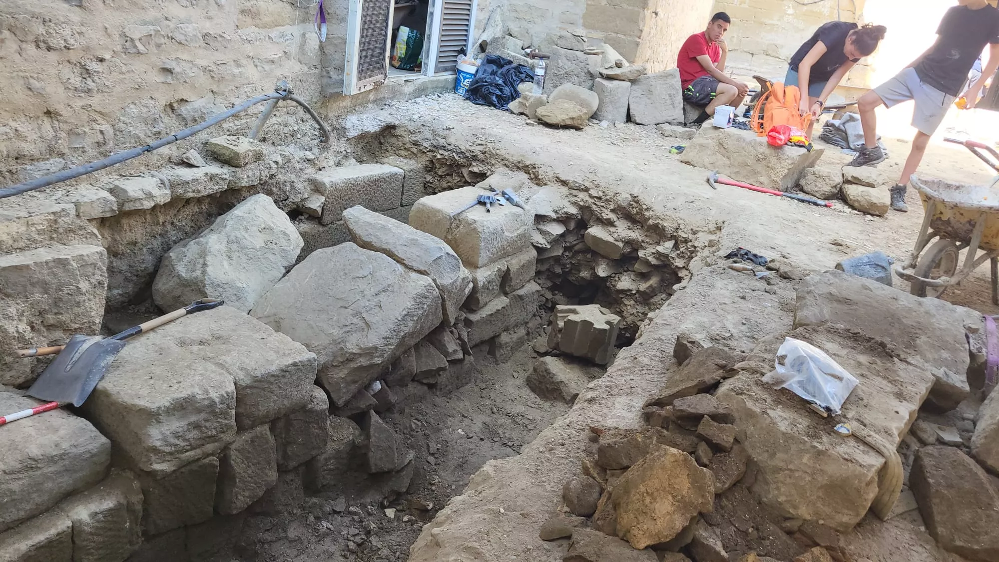 Excavaciones en el entorno de la Catedral de Huesca