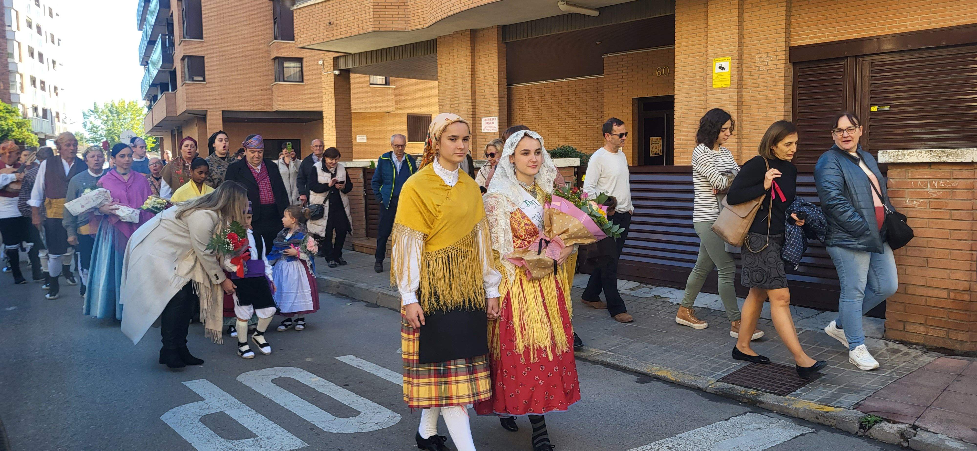 Ofrenda de flores y frutos del barrio de Santo Domingo y San Martín. Foto Myriam Martínez 