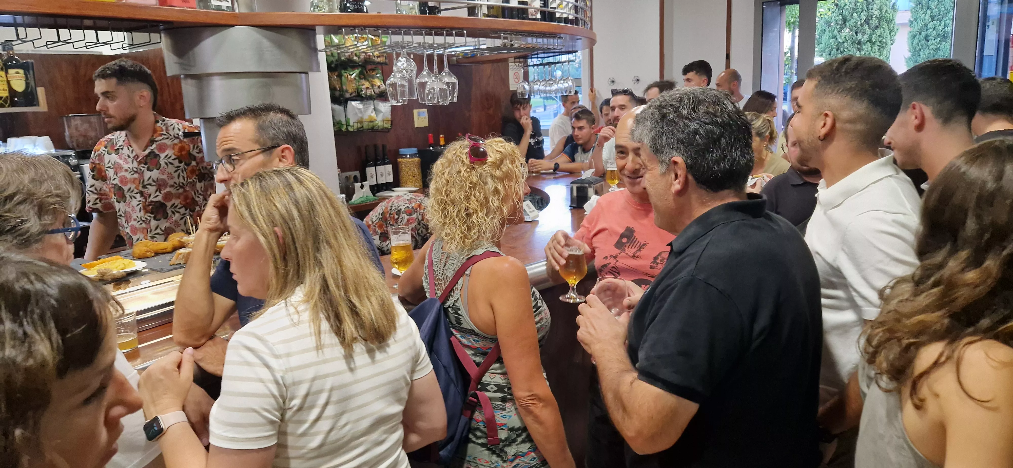 Inauguración del nuevo bar Ágora de Huesca. Foto Myriam Martínez 