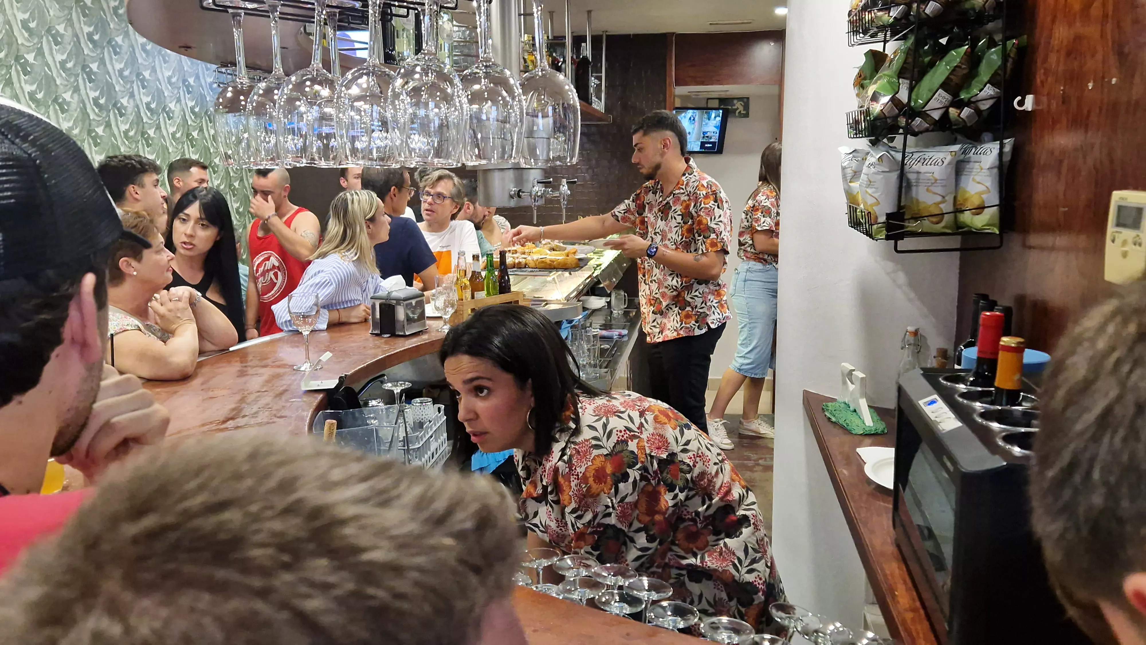 Inauguración del nuevo bar Ágora de Huesca. Foto Myriam Martínez 