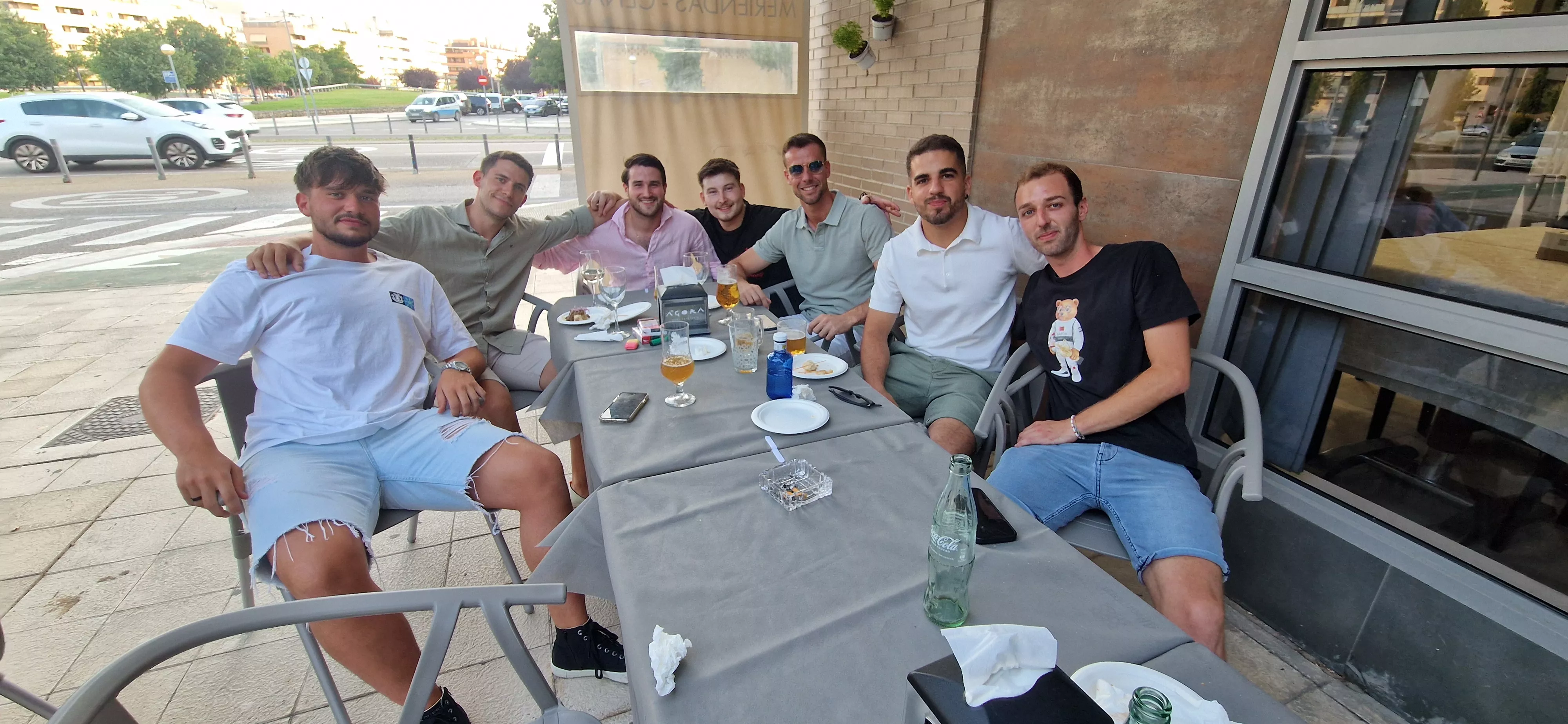 Inauguración del nuevo bar Ágora de Huesca. Foto Myriam Martínez 