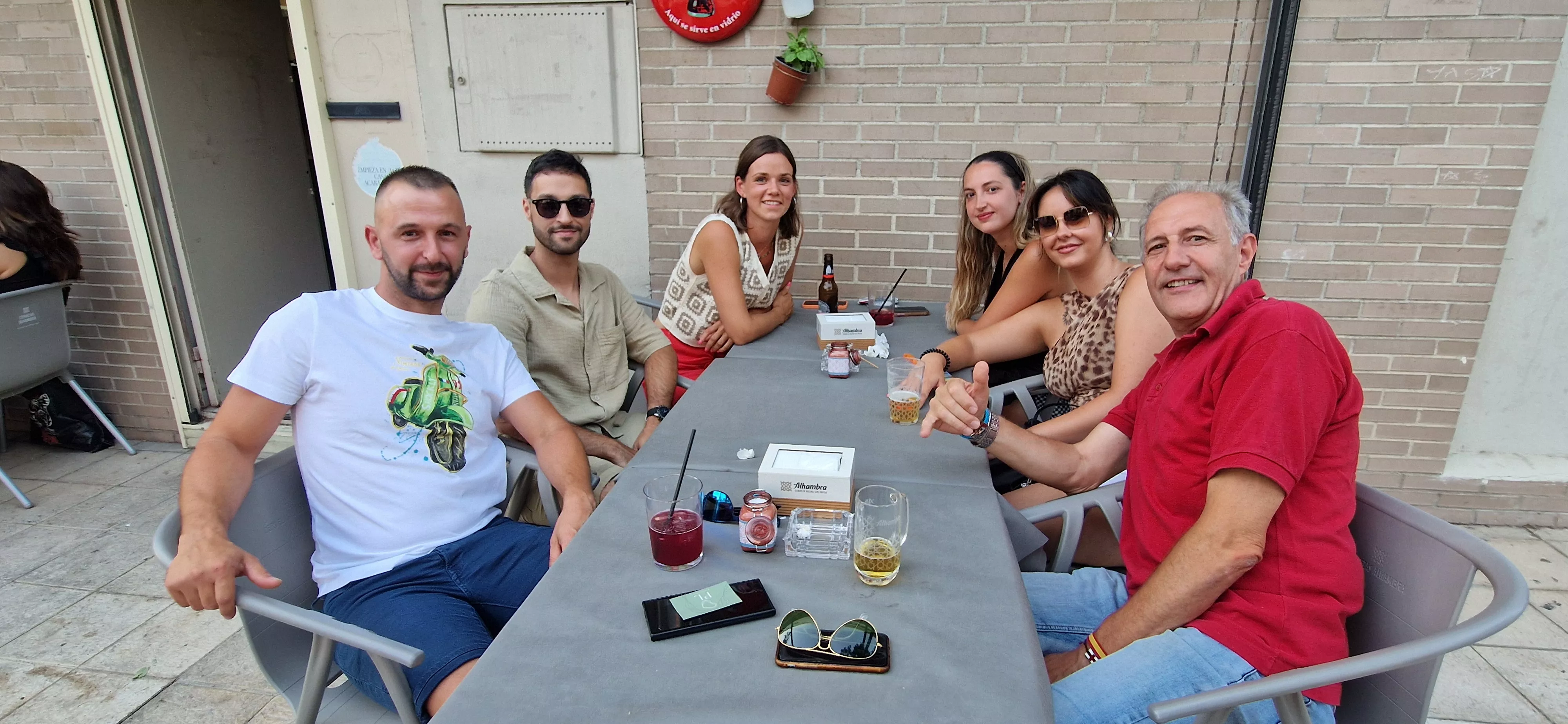 Inauguración del nuevo bar Ágora de Huesca. Foto Myriam Martínez 