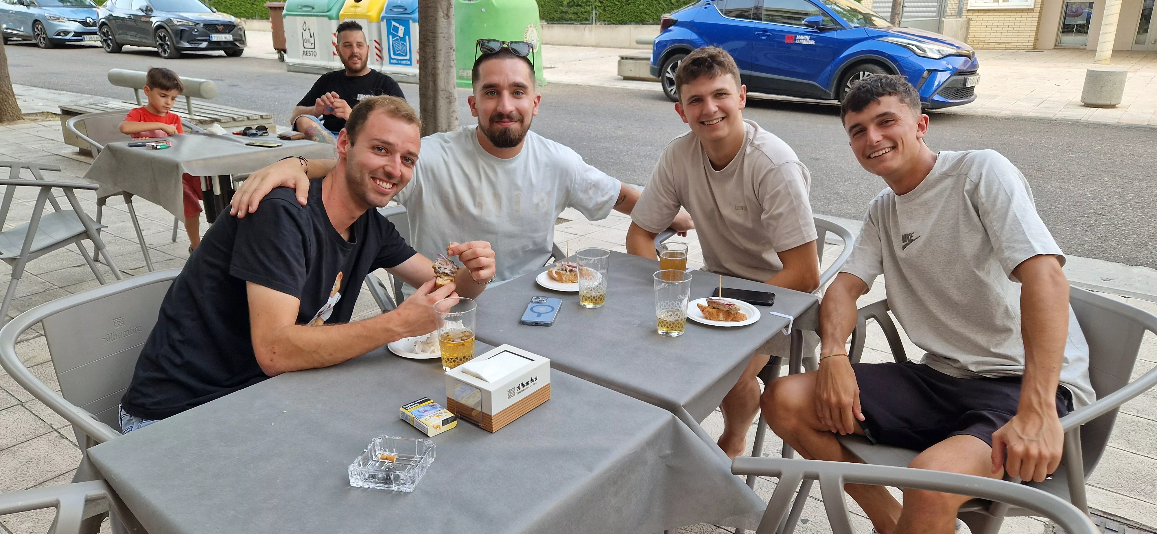 Inauguración del nuevo bar Ágora de Huesca. Foto Myriam Martínez 