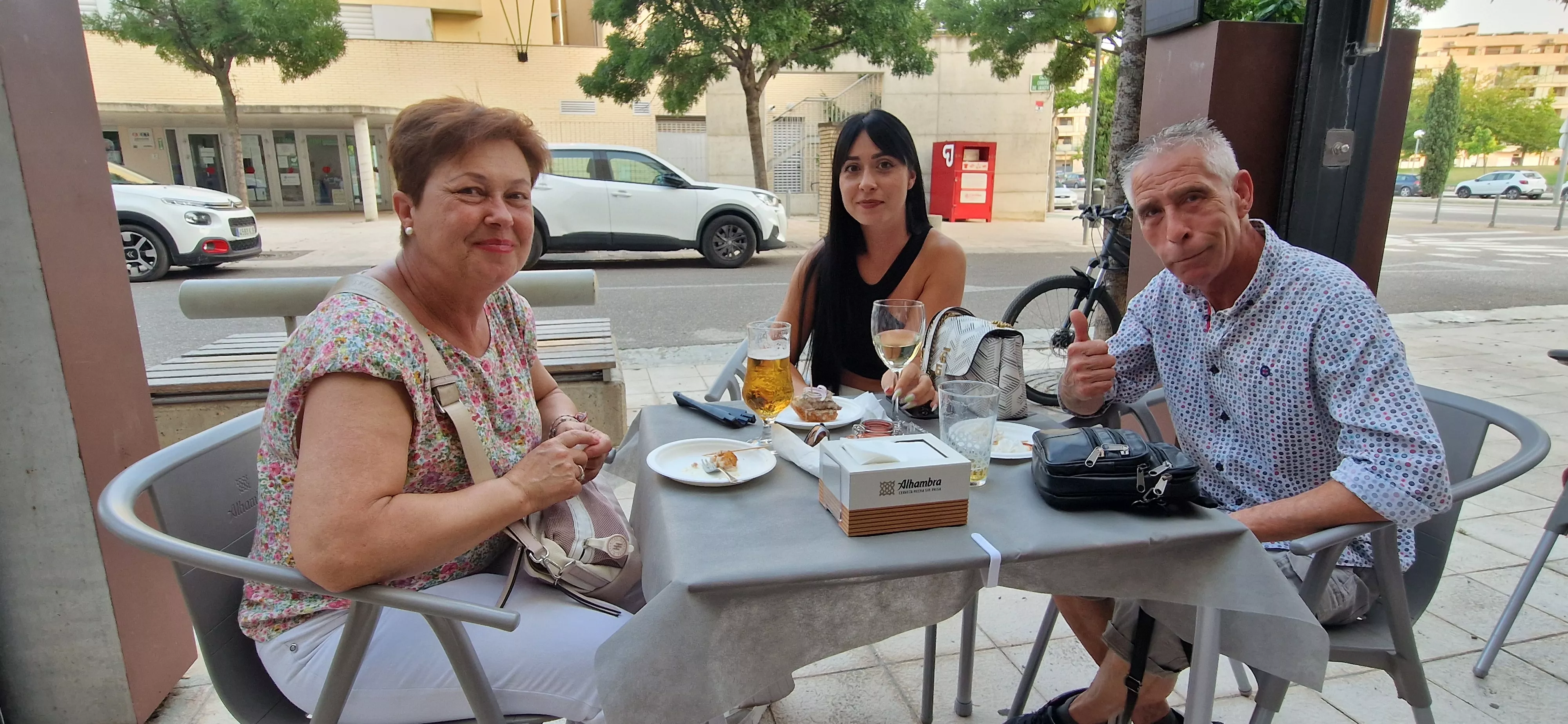 Inauguración del nuevo bar Ágora de Huesca. Foto Myriam Martínez 
