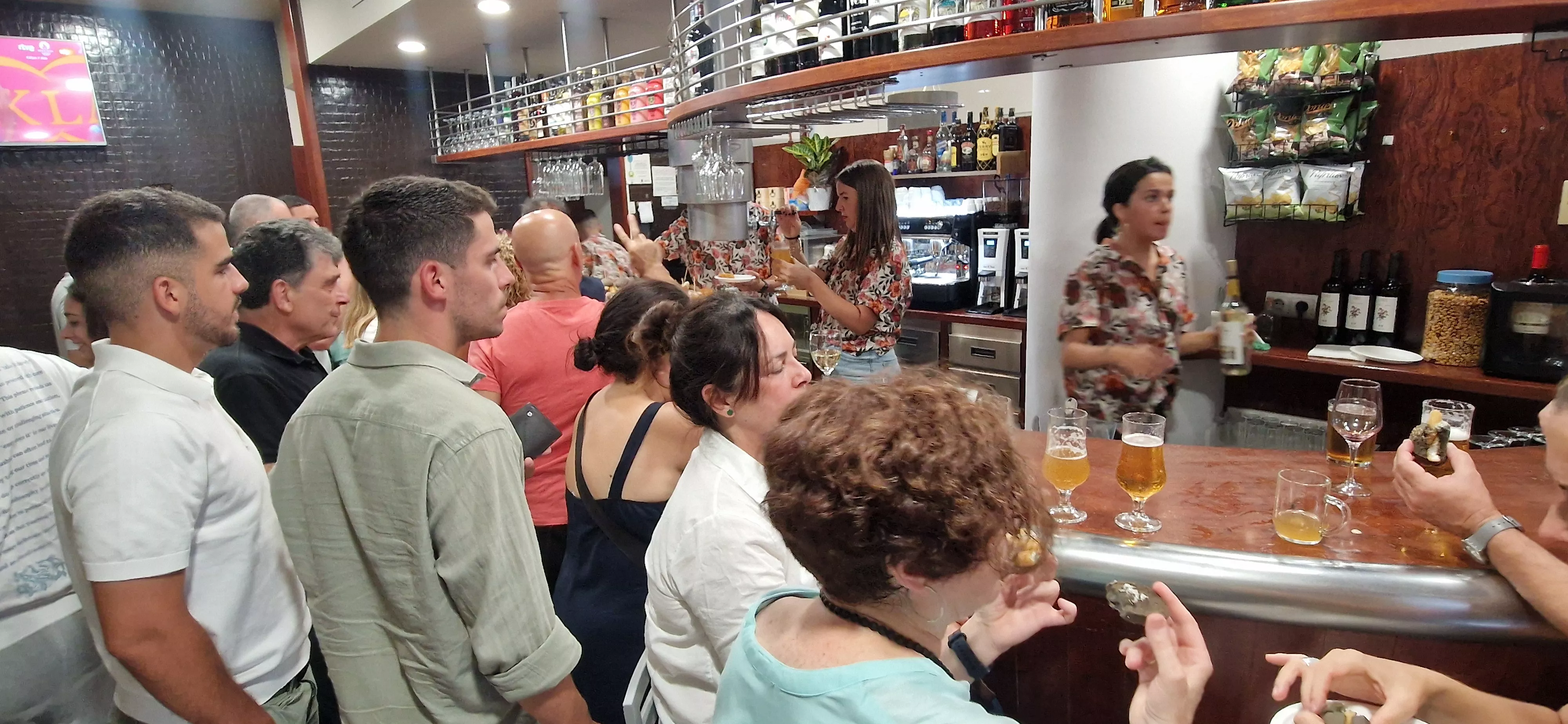 Inauguración del nuevo bar Ágora de Huesca. Foto Myriam Martínez 