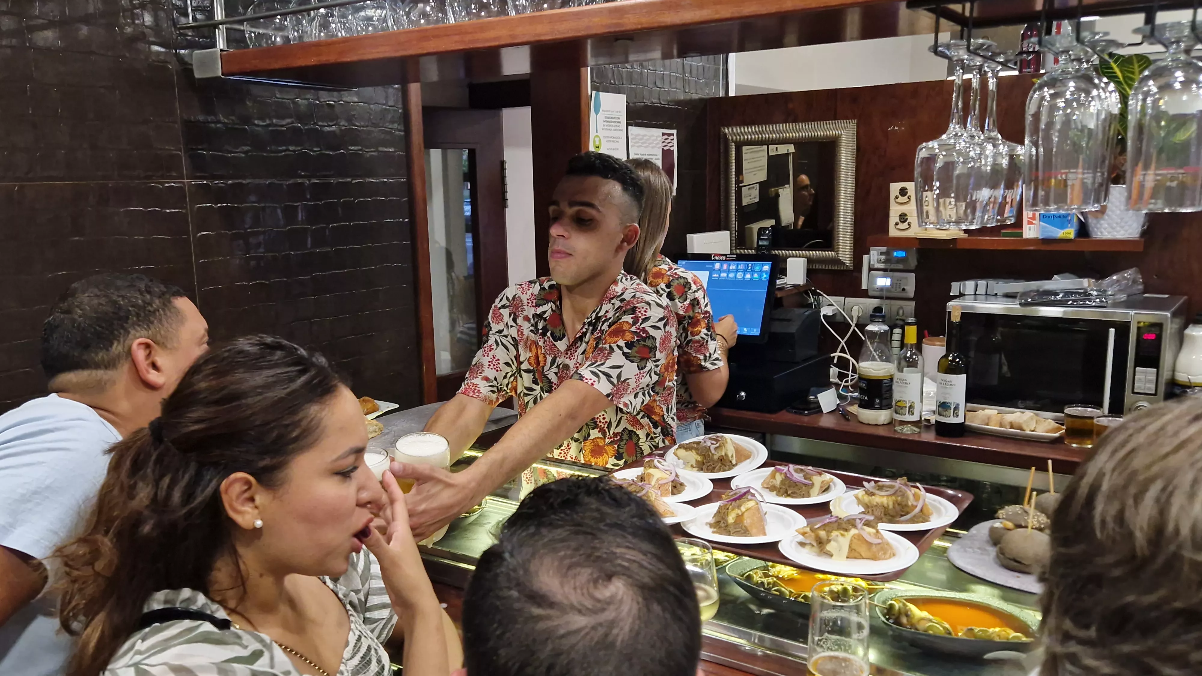 Inauguración del nuevo bar Ágora de Huesca. Foto Myriam Martínez 