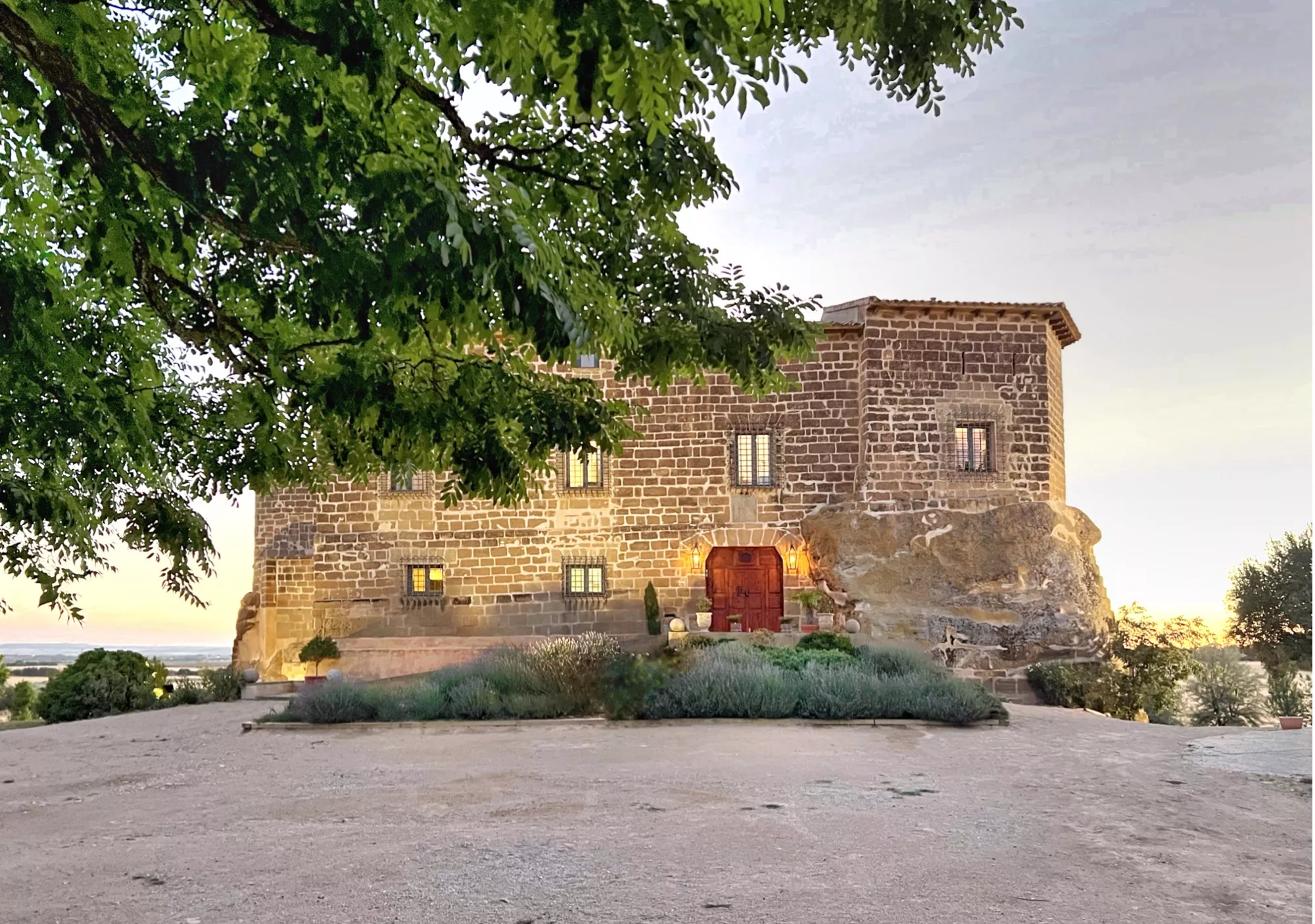 Exterior del Castillo de Corvinos.